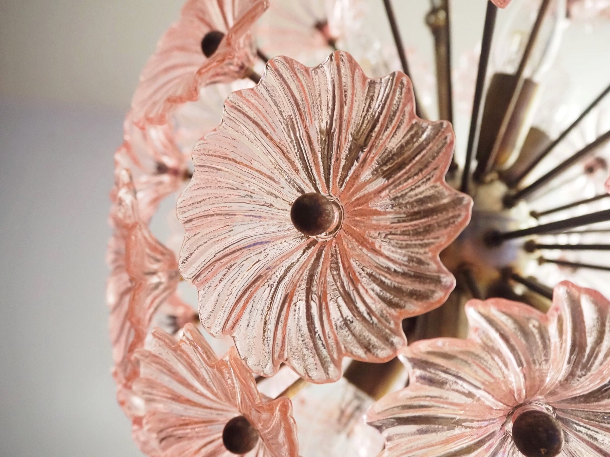 Murano Lysekrone – 51 Rosa Tusenfrydglass – detalj 2 – Murano Classics