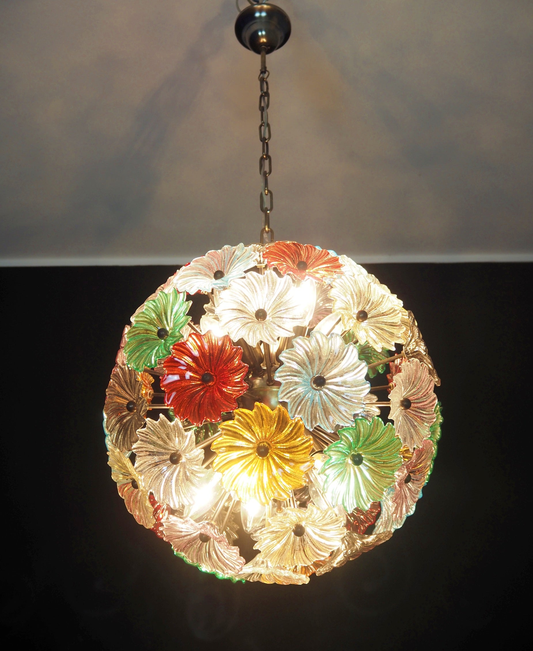 Murano Lysekrone – 51 Multifarge Tusenfrydglass – detalj 8 – Murano Classics