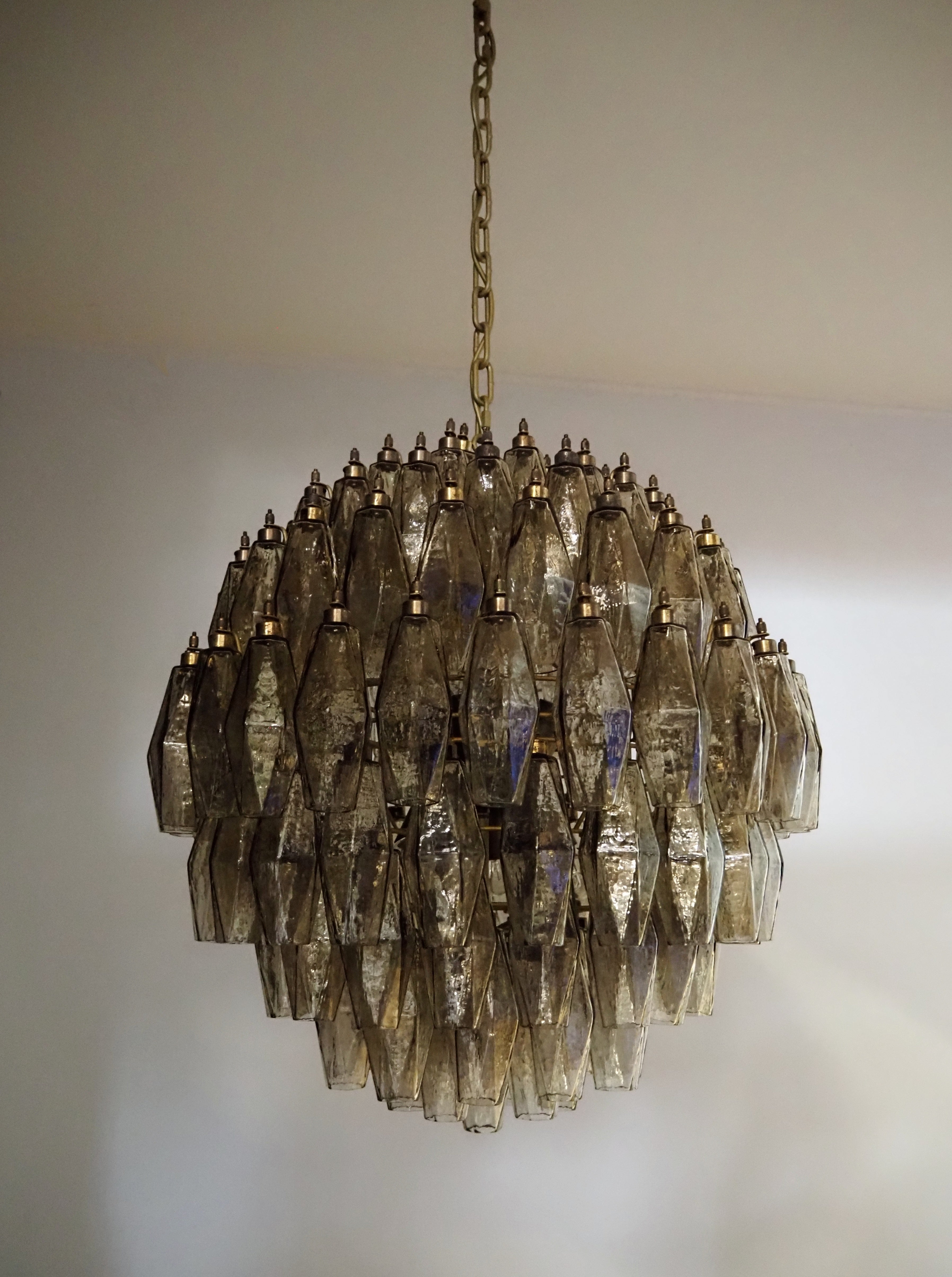 Murano Lysekrone – 140 Røykfargede Poliedriglass – Murano Classics