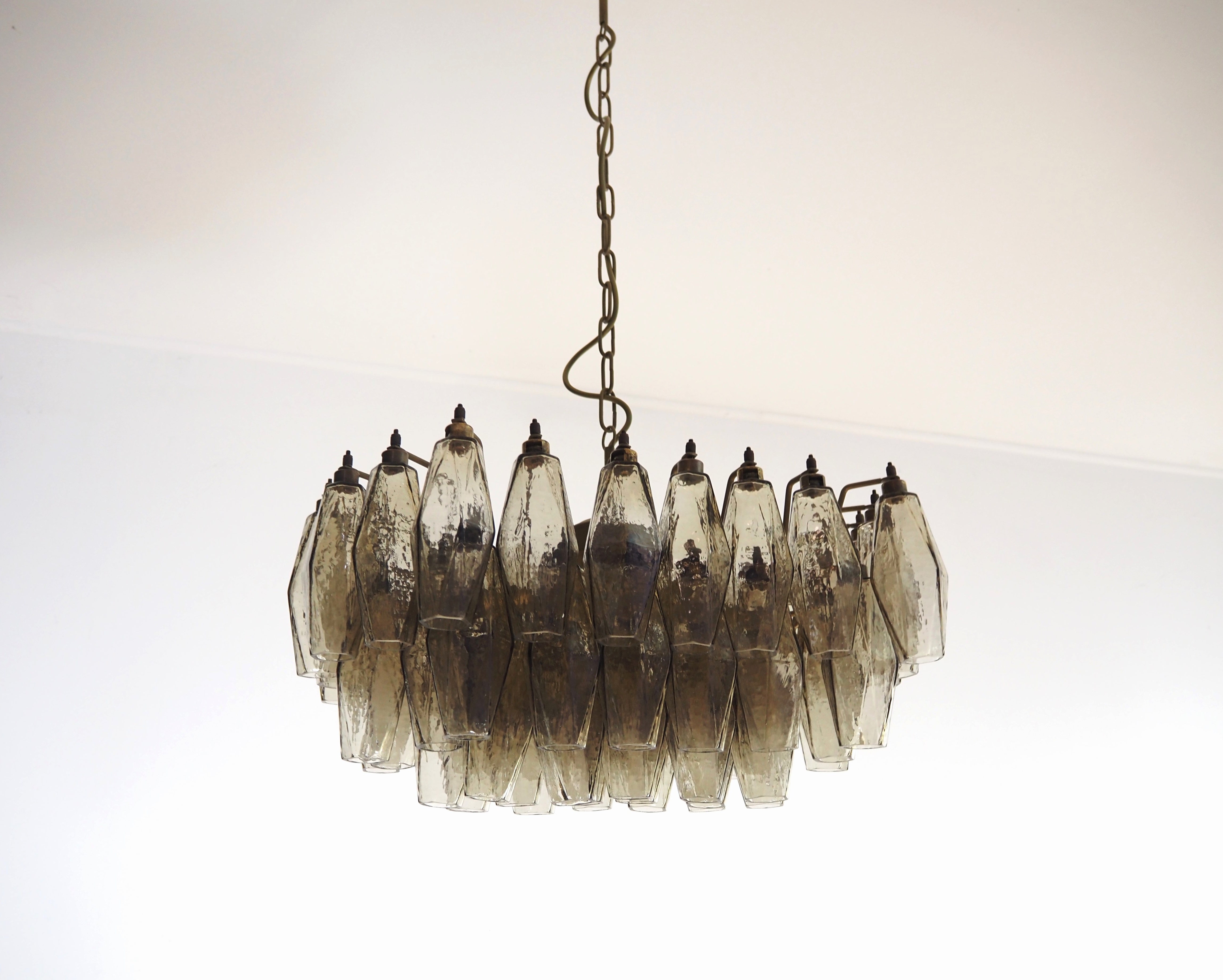 Murano Lysekrone – 56 Røykfargede Poliedriglass – Murano Classics