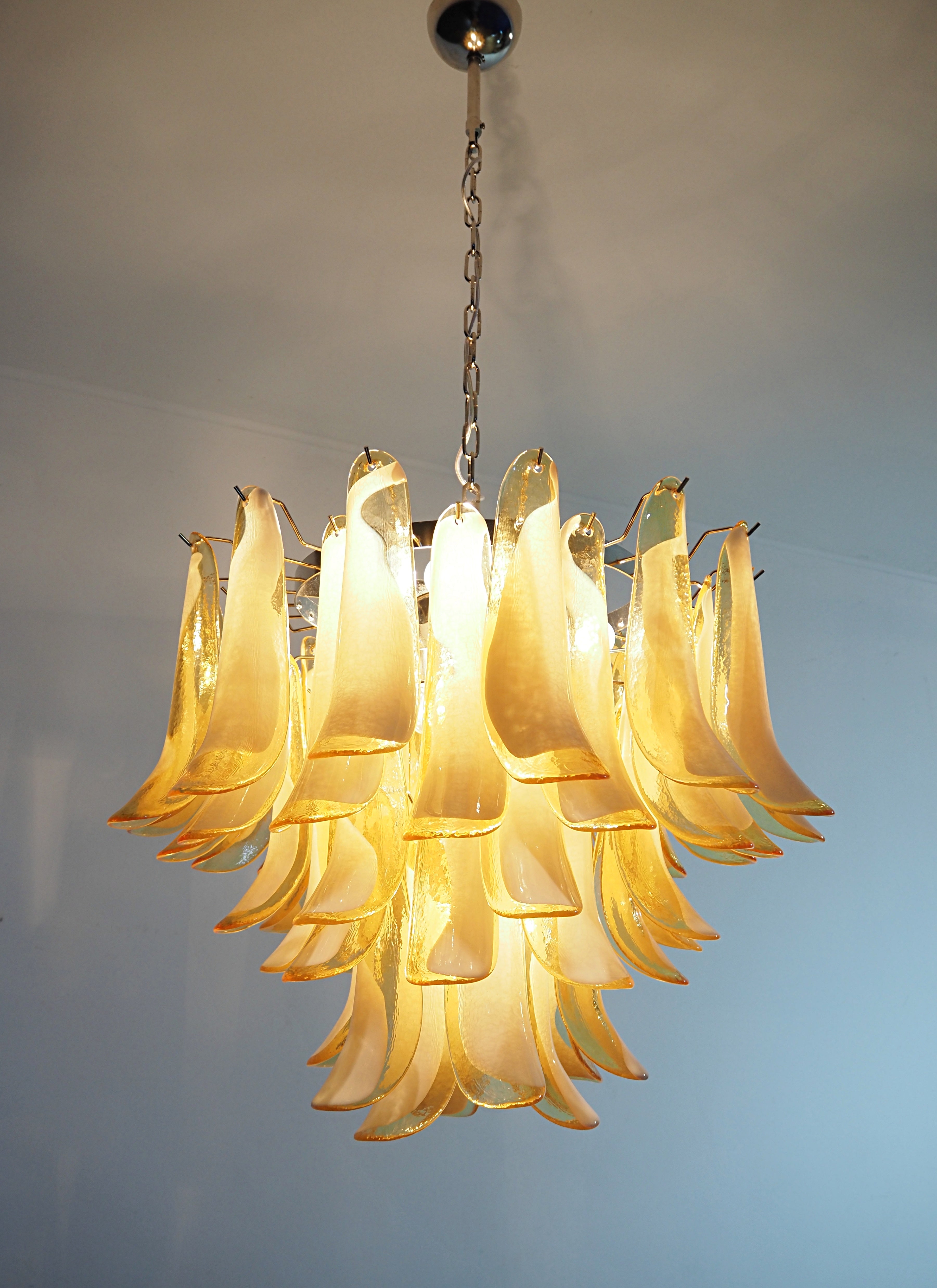 Murano Lysekrone – 53 Karamelfargede Konglebladglass – detalj 6 – Murano Classics