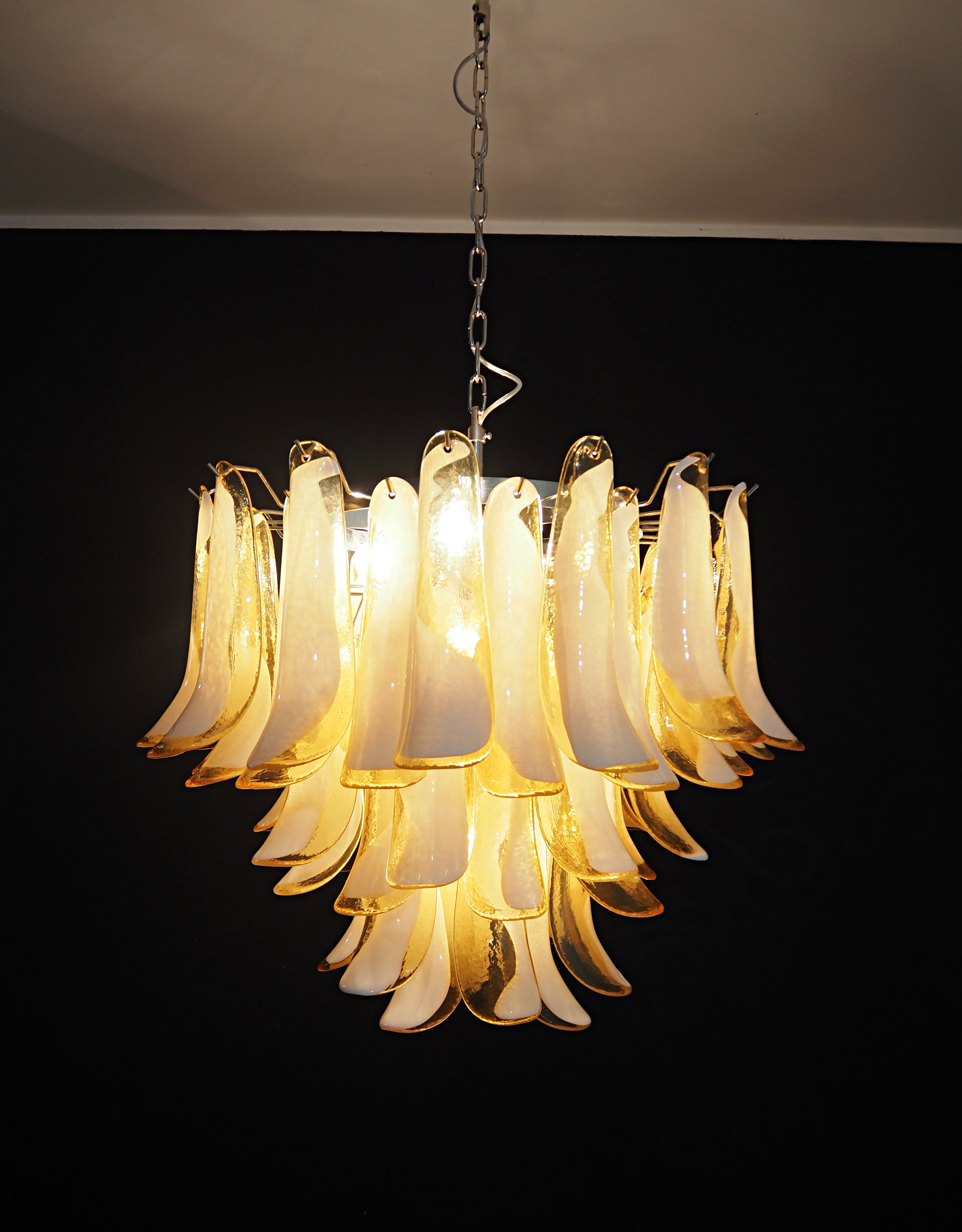 Murano Lysekrone – 53 Karamelfargede Konglebladglass – detalj 9 – Murano Classics