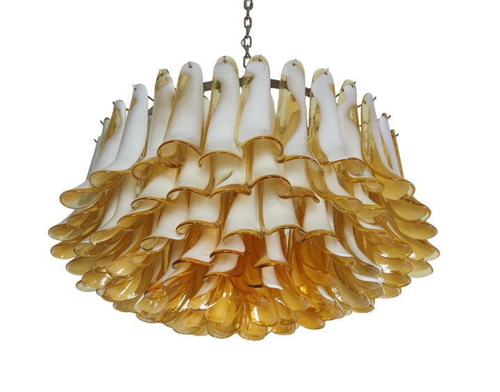 Murano Lysekrone – 101 Karamelfargede Konglebladglass – Murano Classics