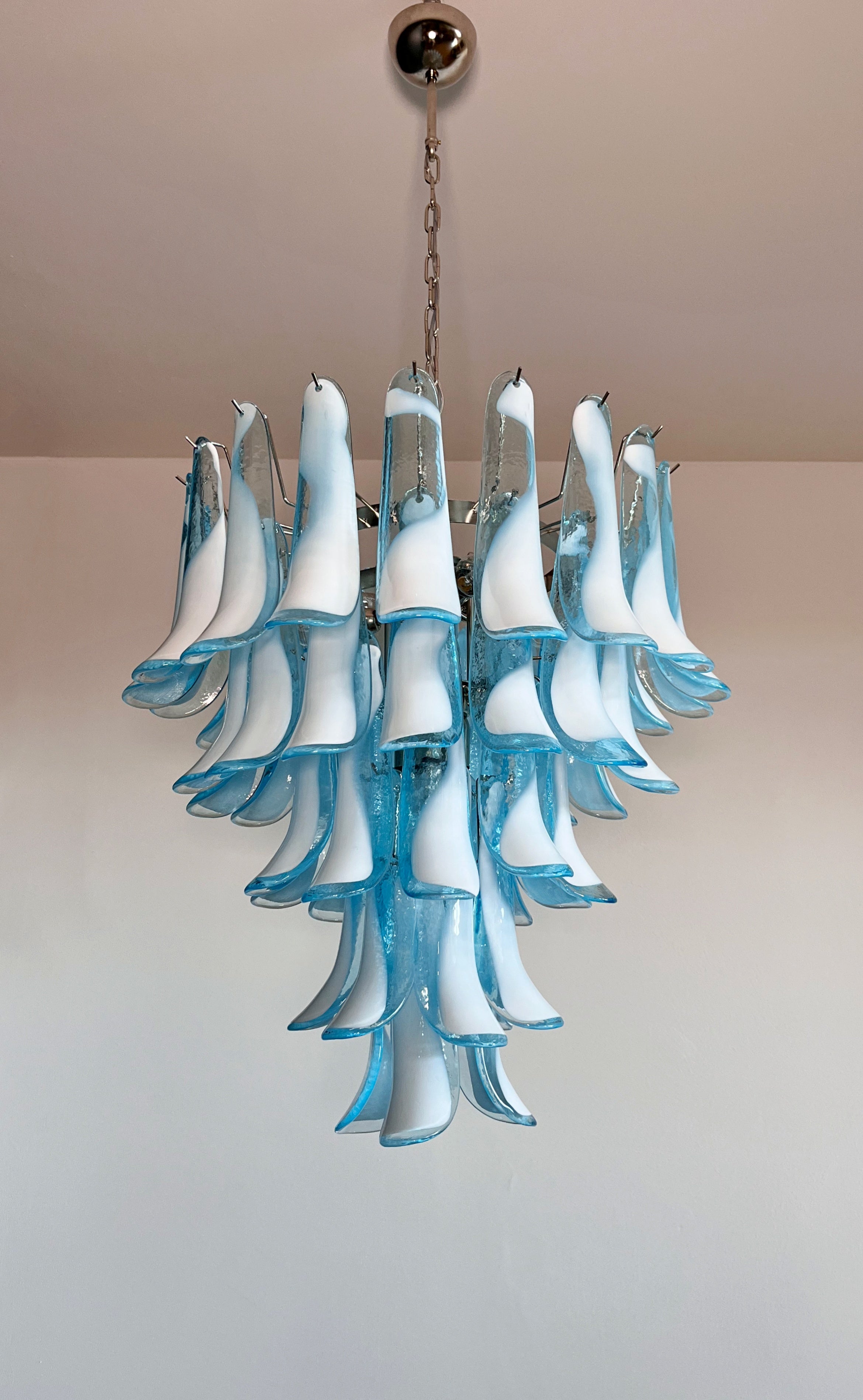 Murano Lysekrone – 52 Blå Konglebladglass – detalj 4 – Murano Classics