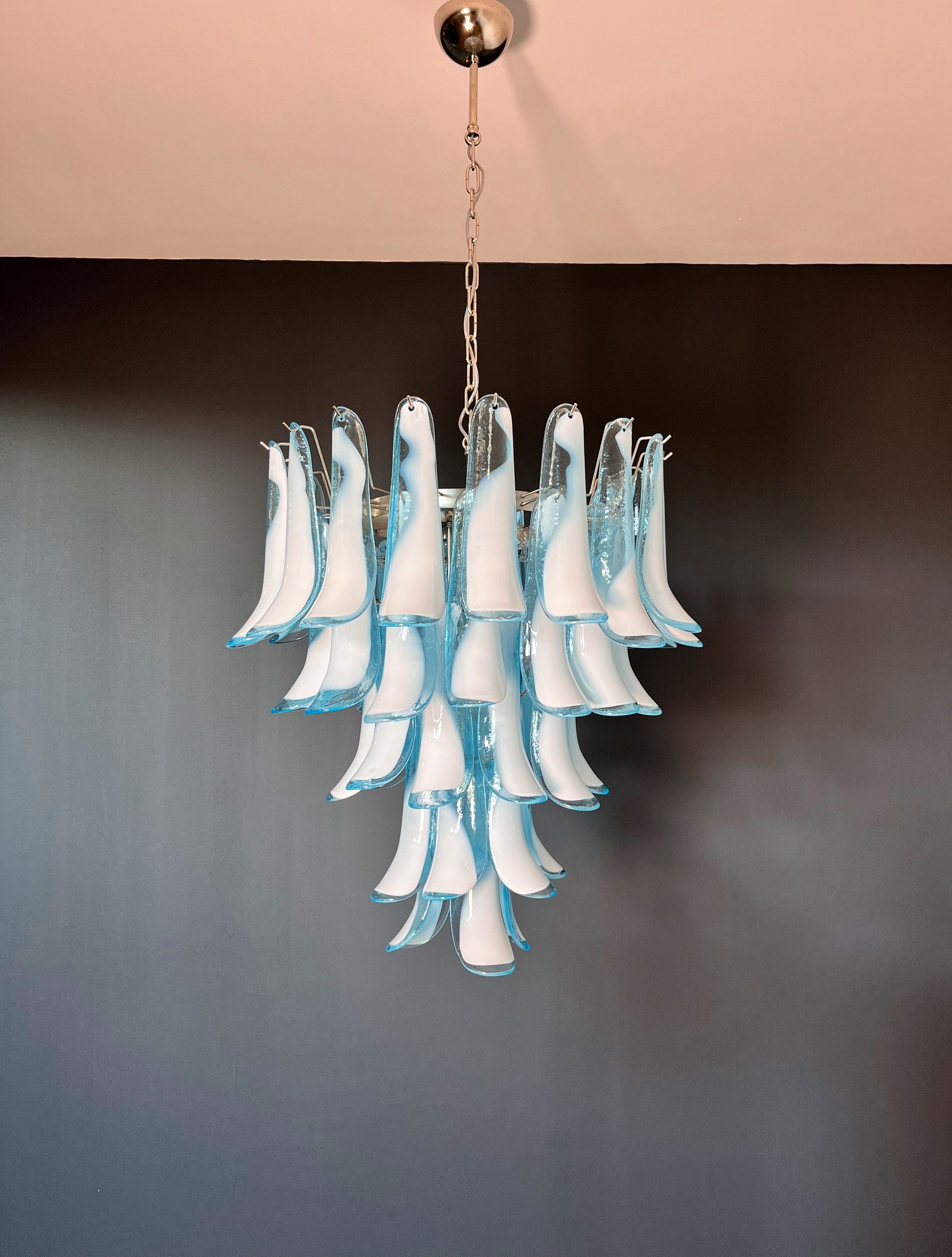 Murano Lysekrone – 52 Blå Konglebladglass – detalj 2 – Murano Classics