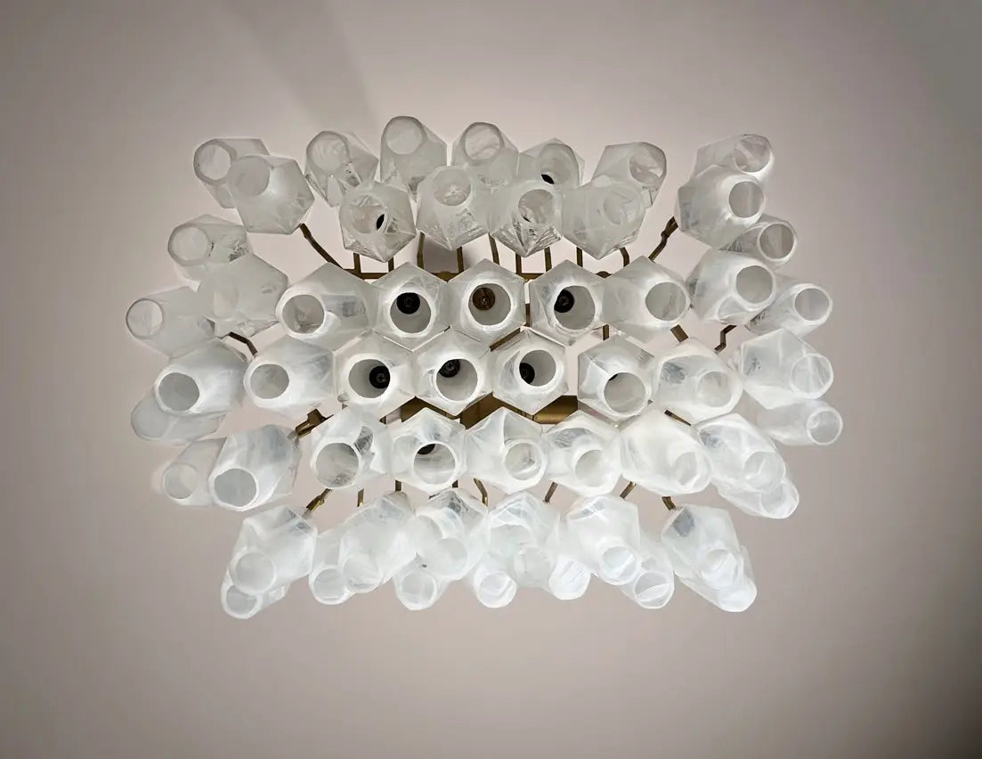 Murano Lysekrone – 56 Alabaster Hvite Poliedriglass – detalj 1 – Murano Classics
