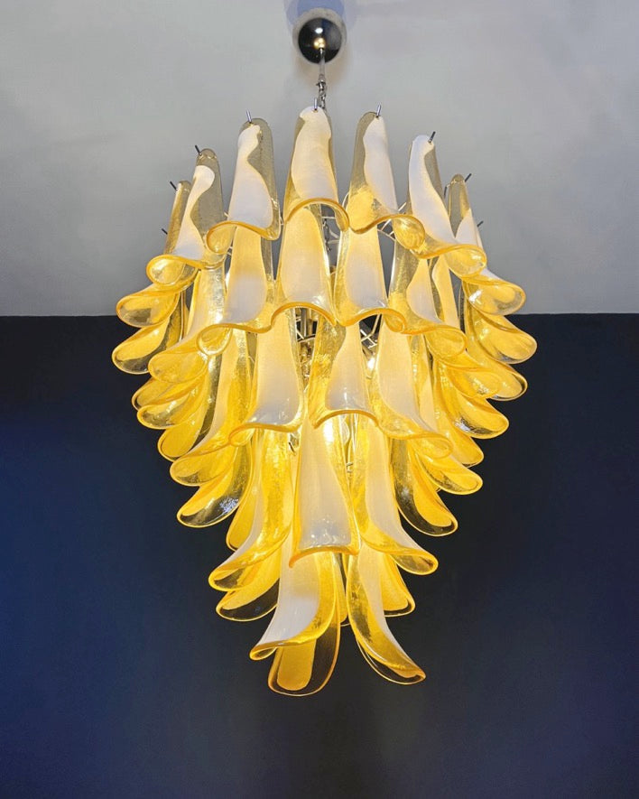 Murano Lysekrone – 52 Hvite Lattimo Karamell Konglebladglass – detalj 9 – Murano Classics