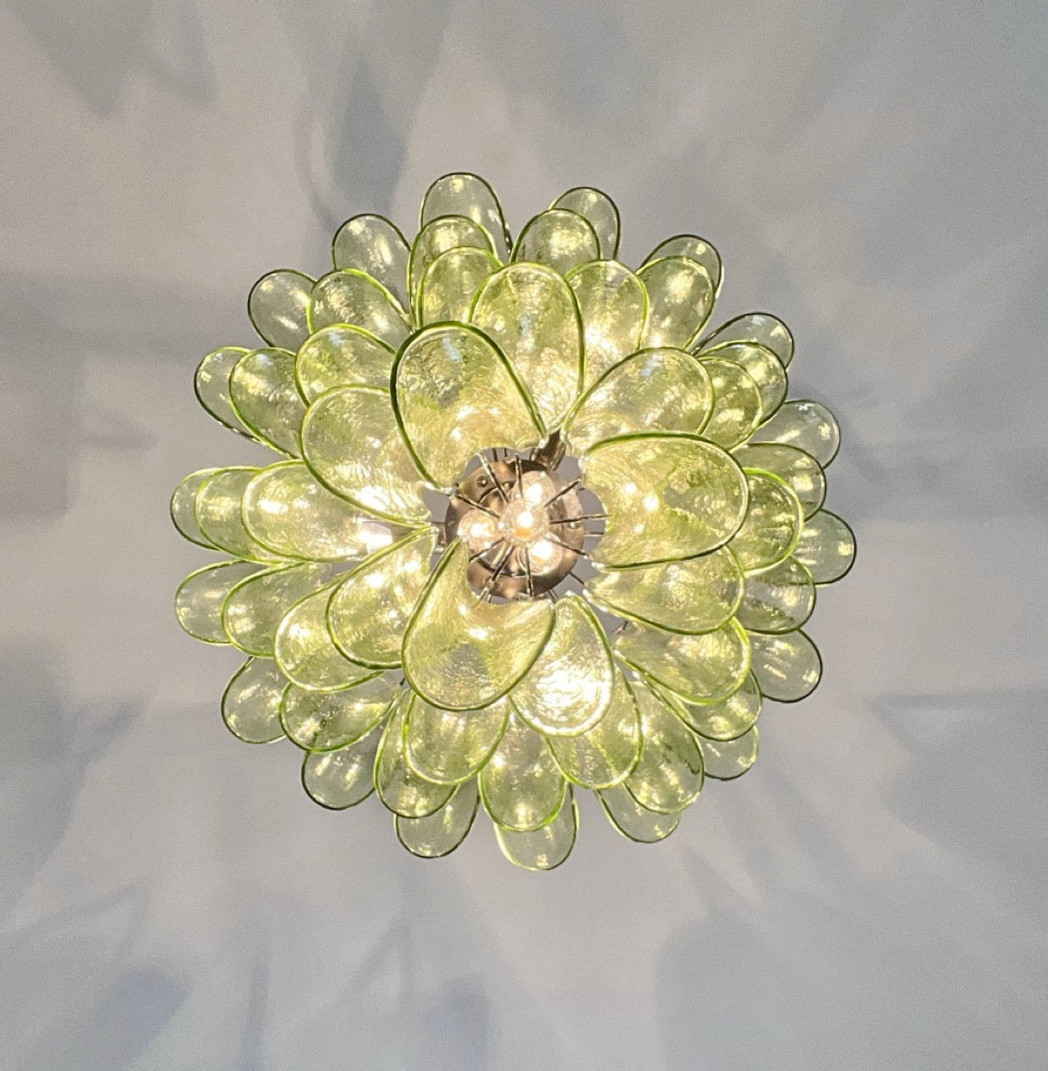 Murano Lysekrone – 52 Grønne Konglebladglass – detalj 1 – Murano Classics