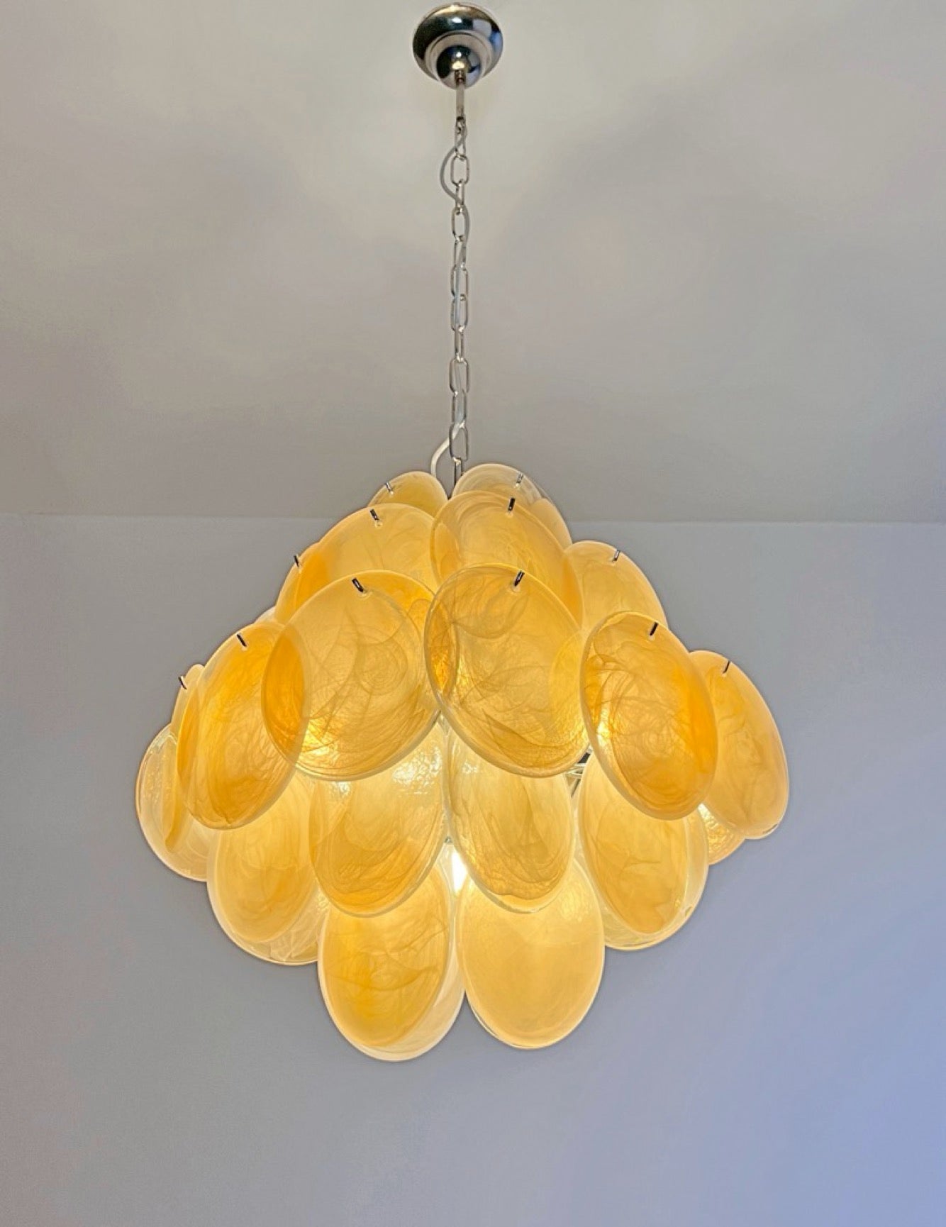 Murano Lysekrone – 36 Alabaster Gule Diskglass – detalj 2 – Murano Classics