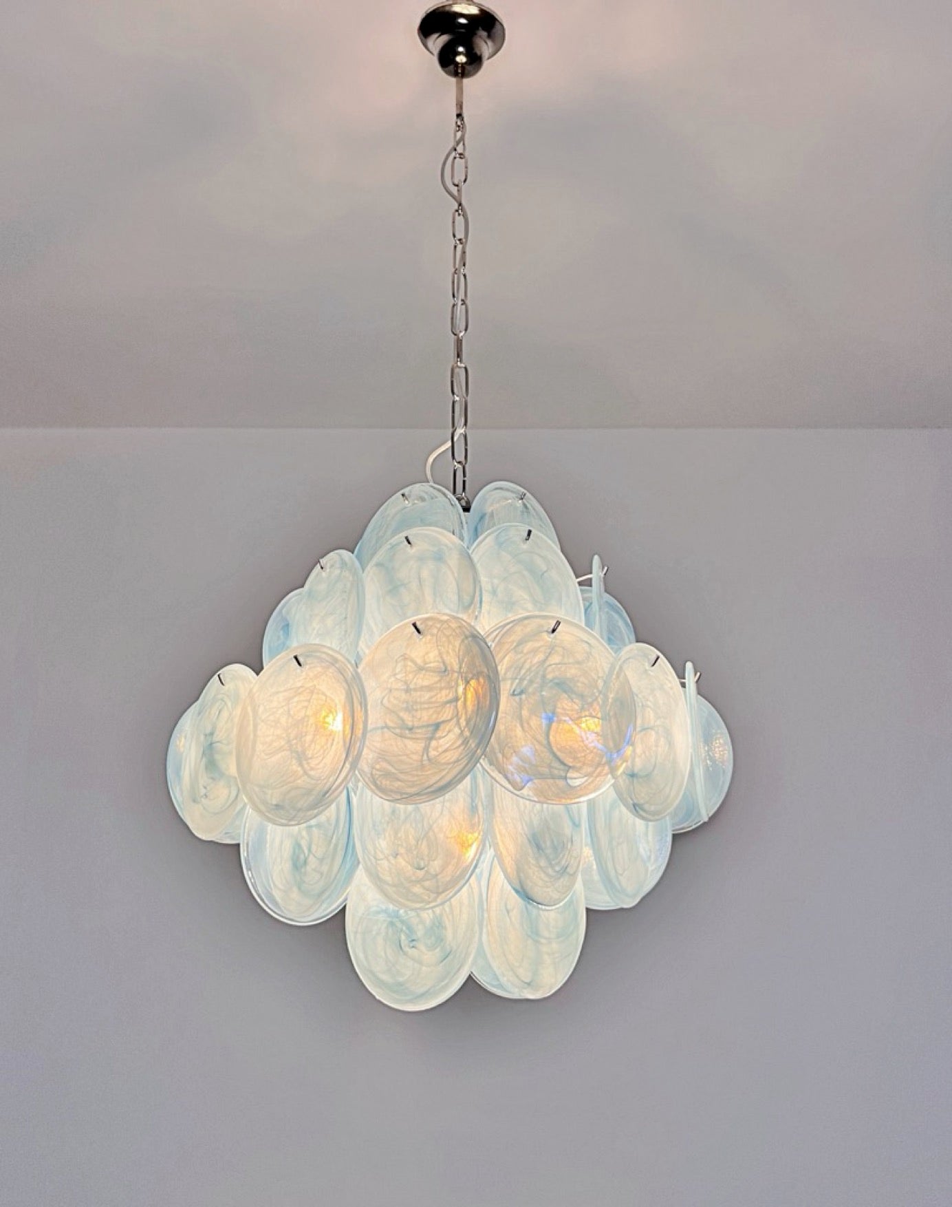 Murano Lysekrone – 36 Blå Alabaster Diskglass – detalj 3 – Murano Classics