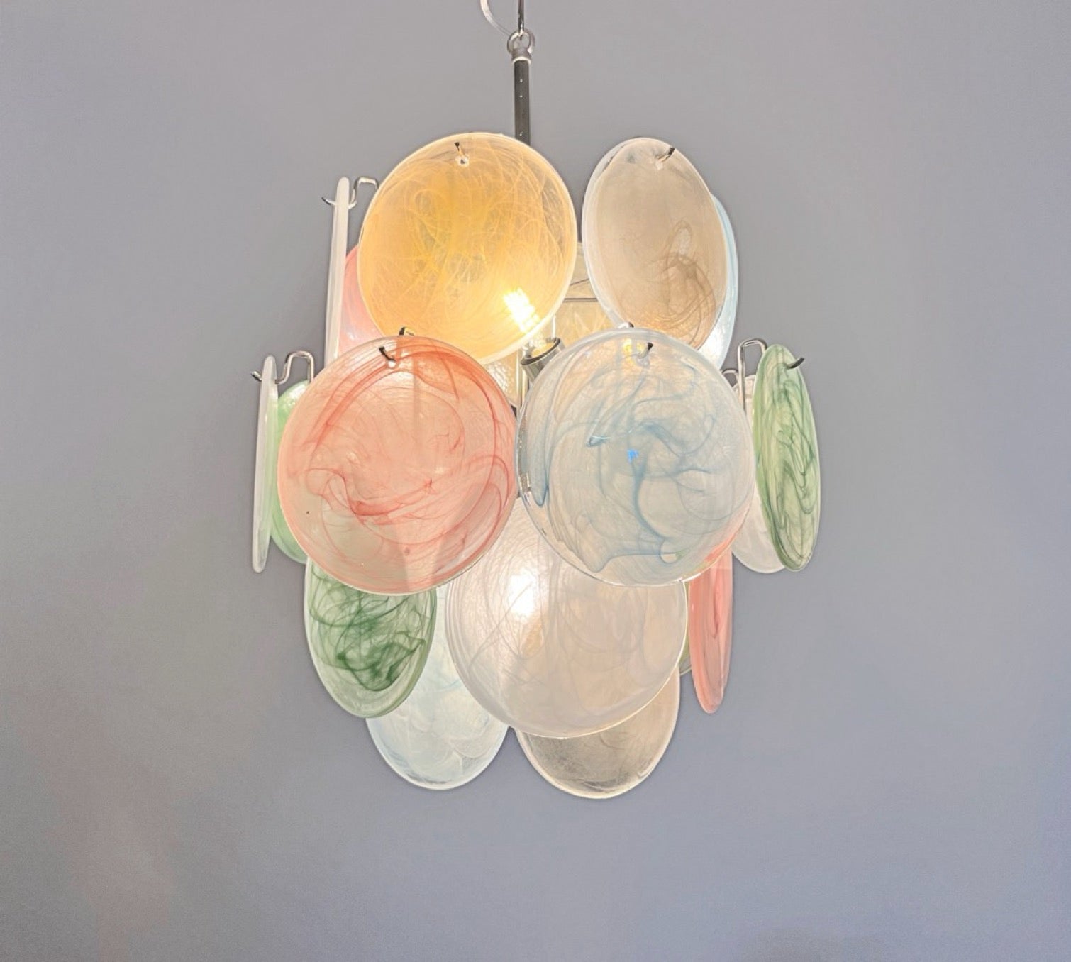 Murano Lysekrone – 24 Multifarget Alabaster Diskglass – detalj 4 – Murano Classics