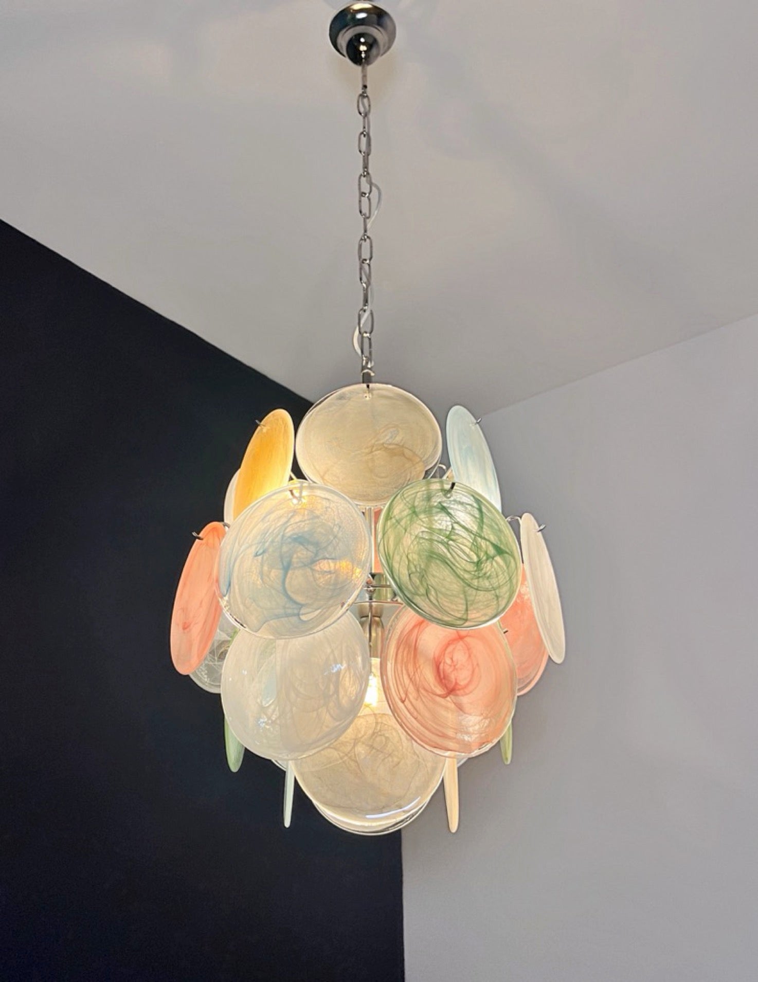 Murano Lysekrone – 24 Multifarget Alabaster Diskglass – detalj 2 – Murano Classics