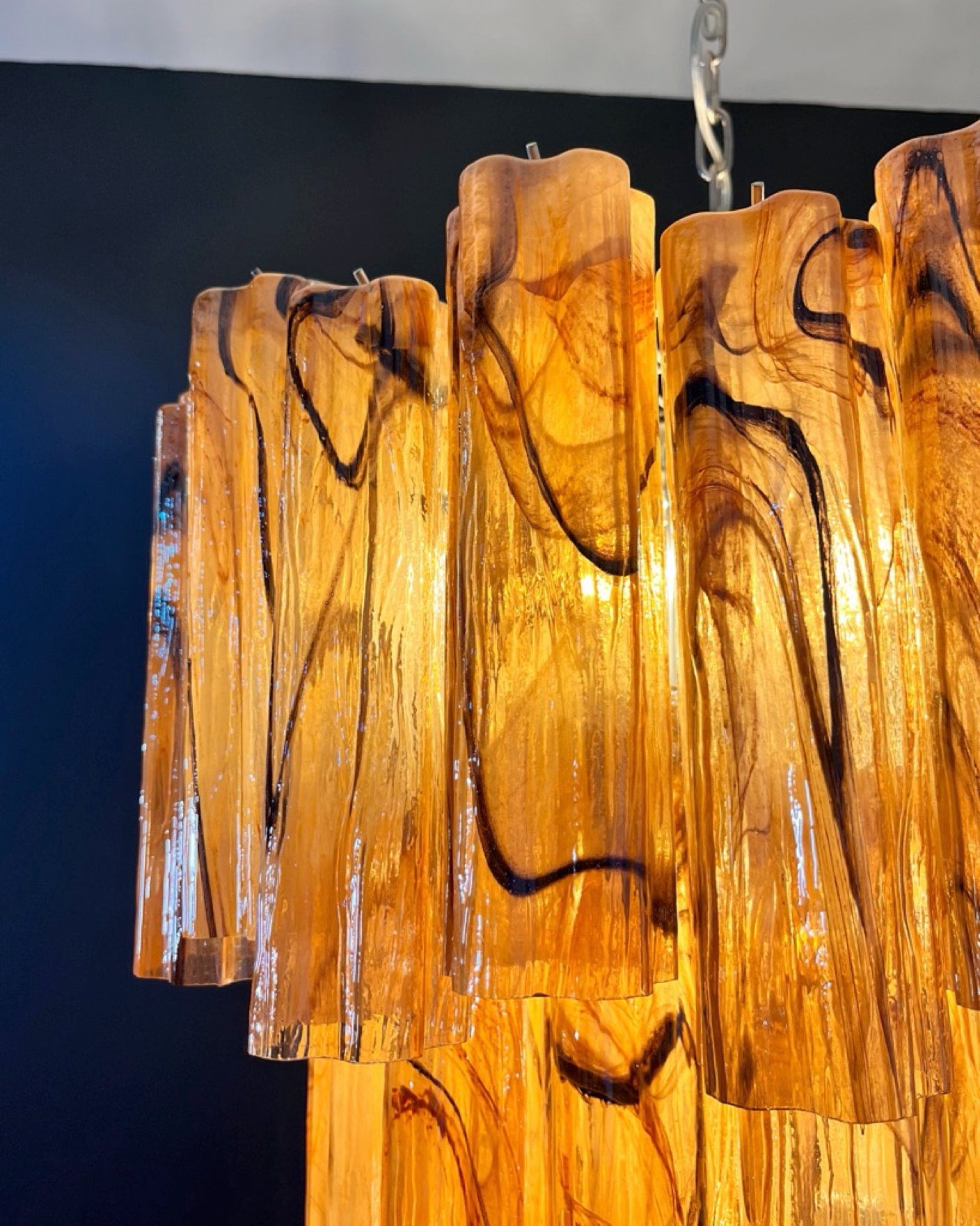 Murano Lysekrone – 48 Gule Alabaster Sorte Glassrør – detalj 2 – Murano Classics