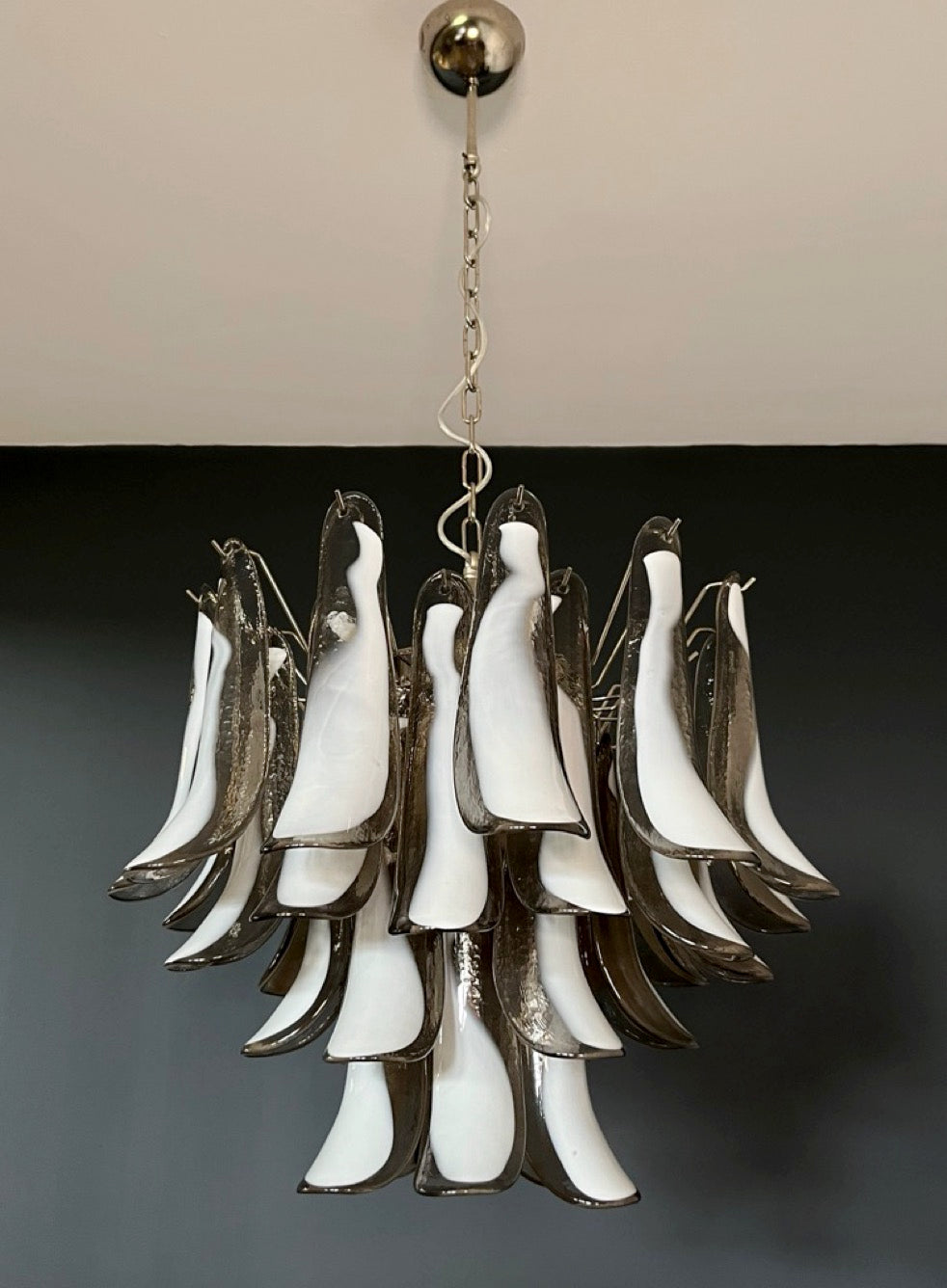 Italian vintage Murano chandelier – Mazzega – 36 lattimo smoked glass petals