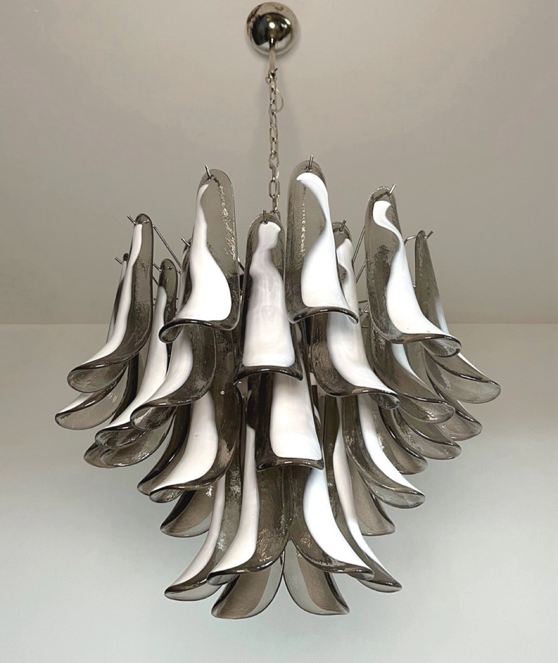 Italian vintage Murano chandelier – Mazzega – 36 lattimo smoked glass petals