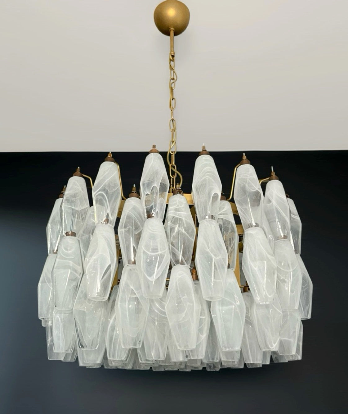 Amazing Murano glass Candelier – 107 white alabaster poliedri