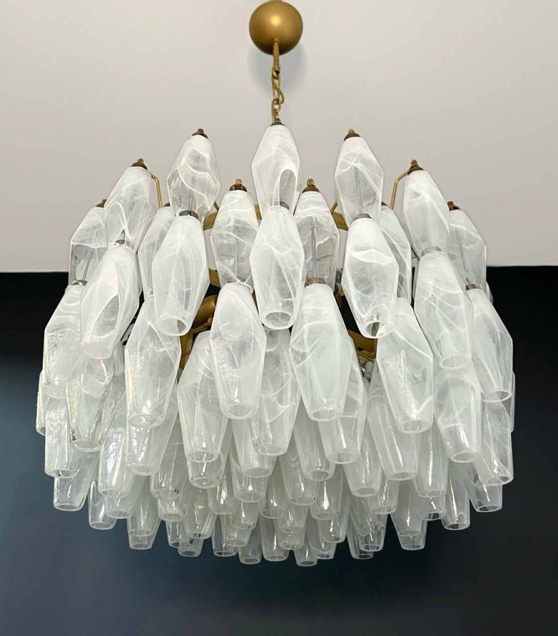 Amazing Murano glass Candelier – 107 white alabaster poliedri