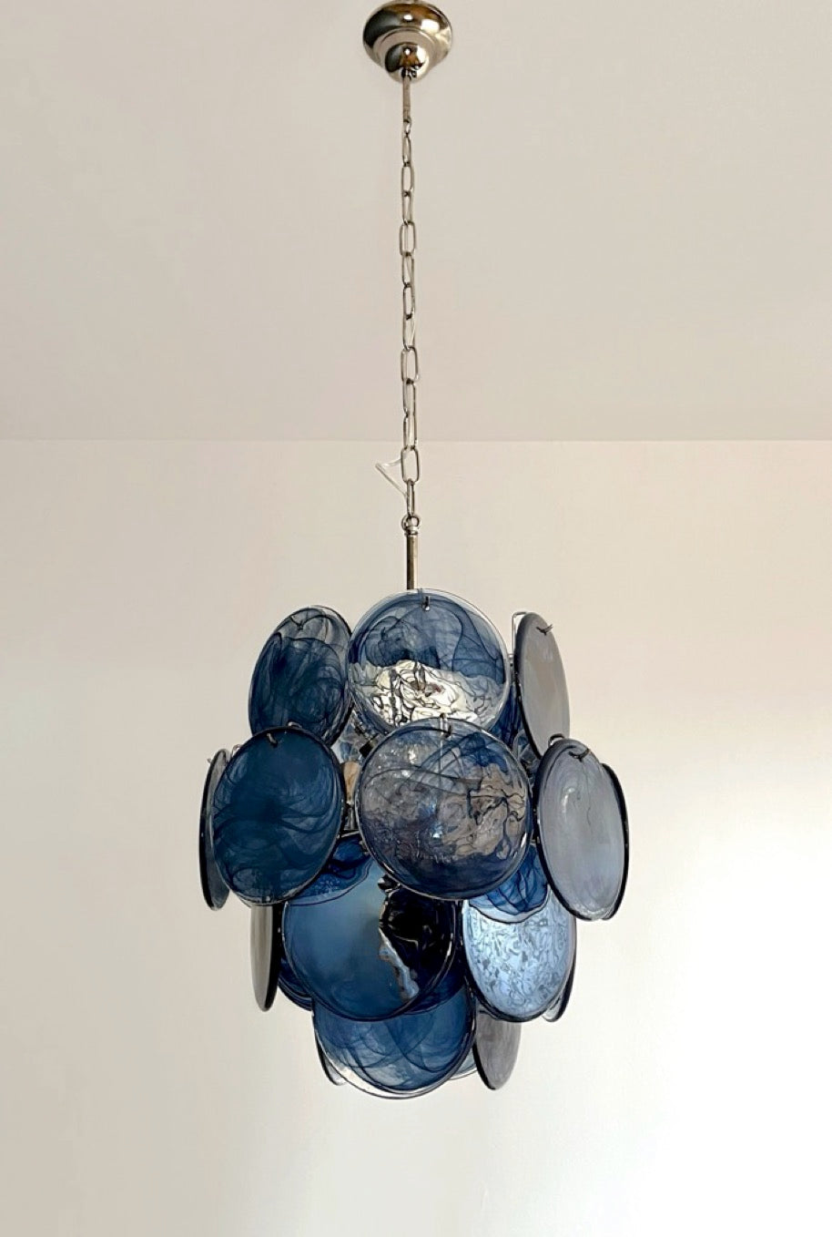 Vintage Italian Murano chandelier – 24 blackboard blue disks
