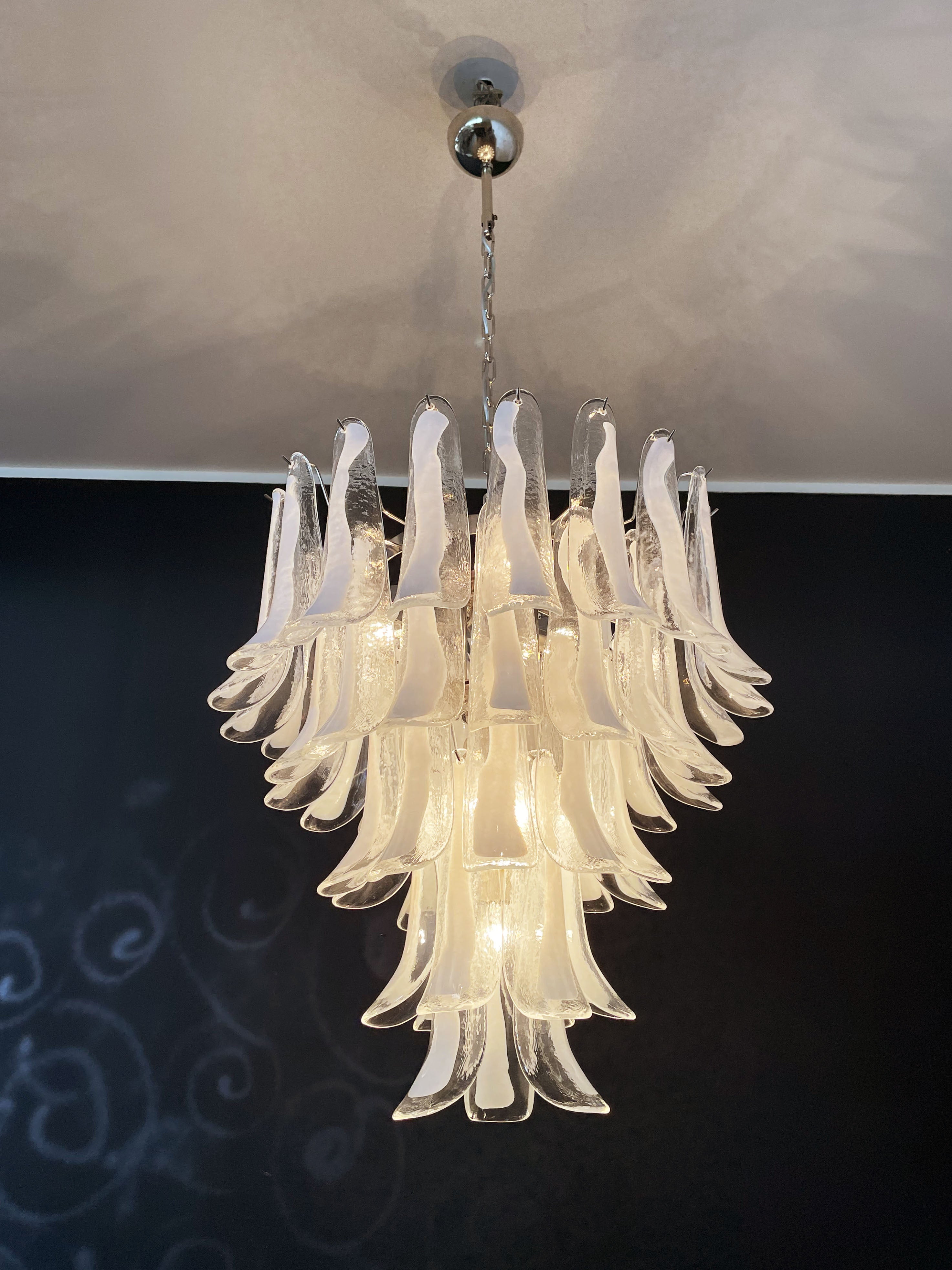 Murano Lysekrone – 52 Hvite Konglebladglass – detalj 9 – Murano Classics