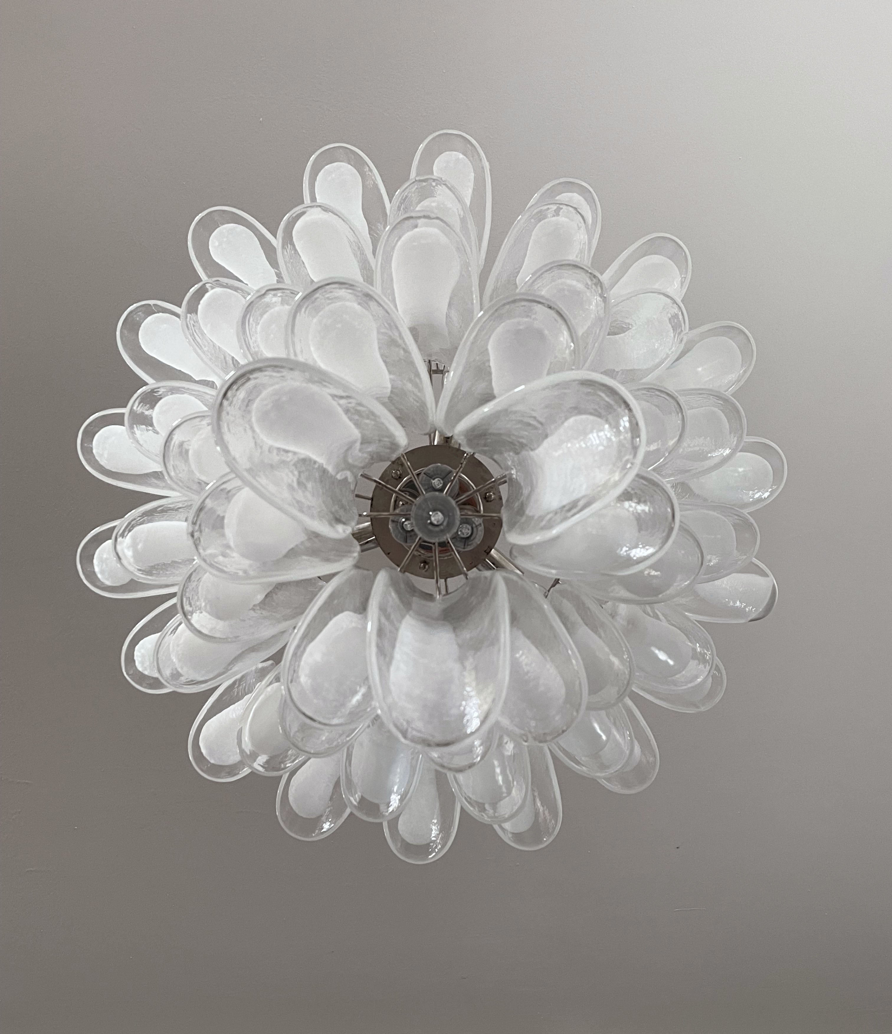 Murano Lysekrone – 52 Hvite Konglebladglass – detalj 7 – Murano Classics