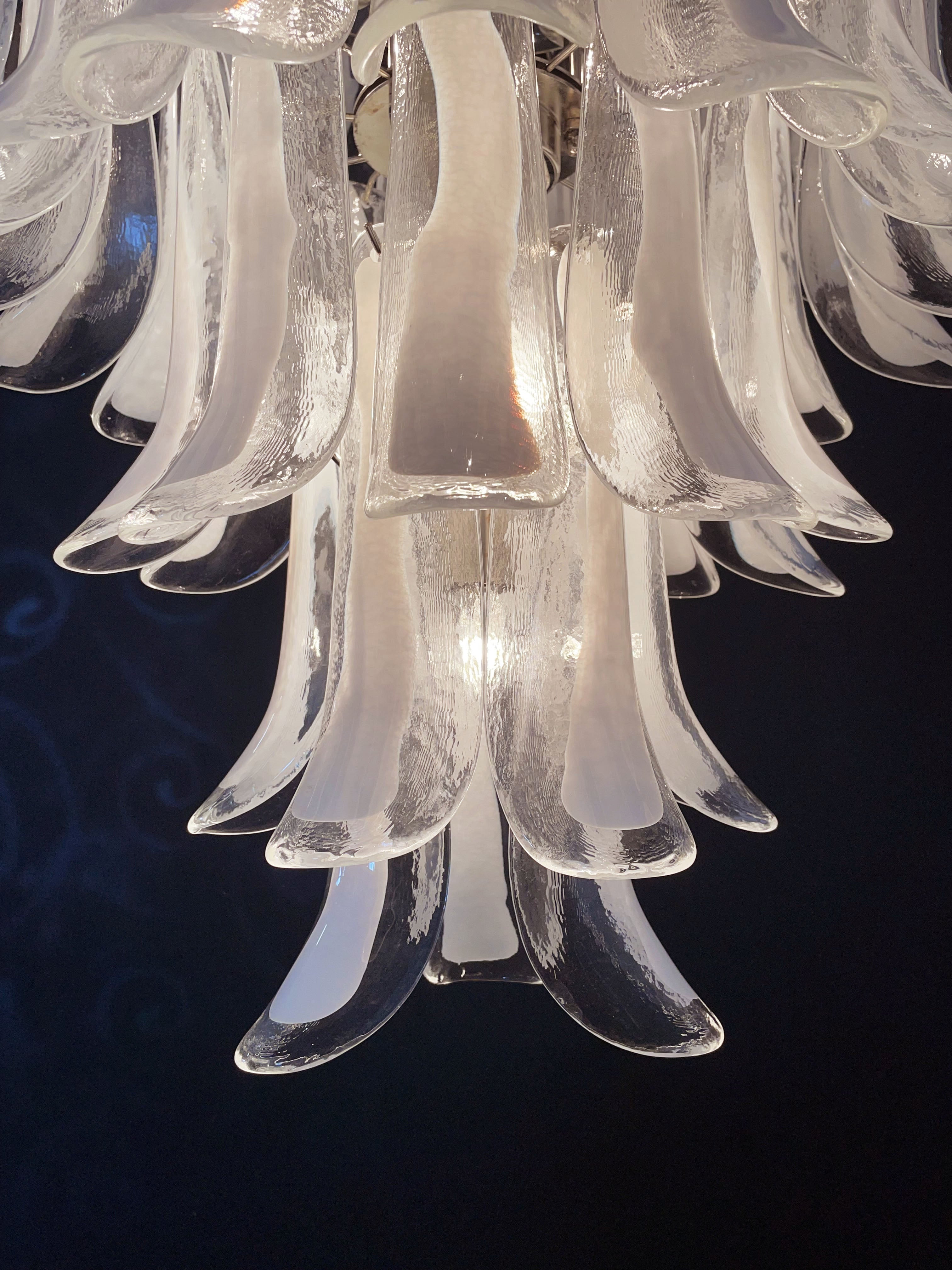 Murano Lysekrone | 52 Hvite Konglebladglass