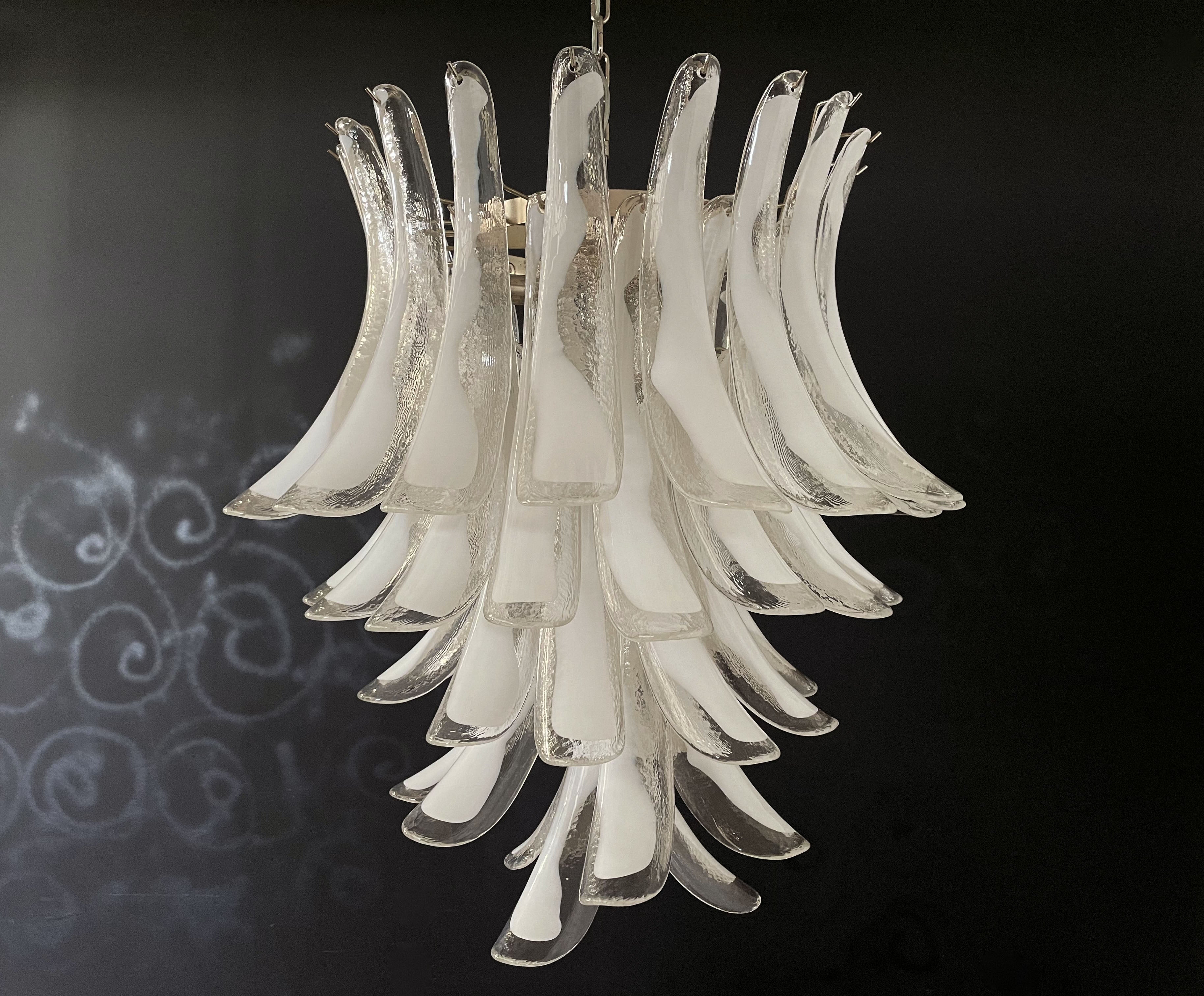 Murano Lysekrone – 52 Klare Hvit Konglebladglass – detalj 2 – Murano Classics