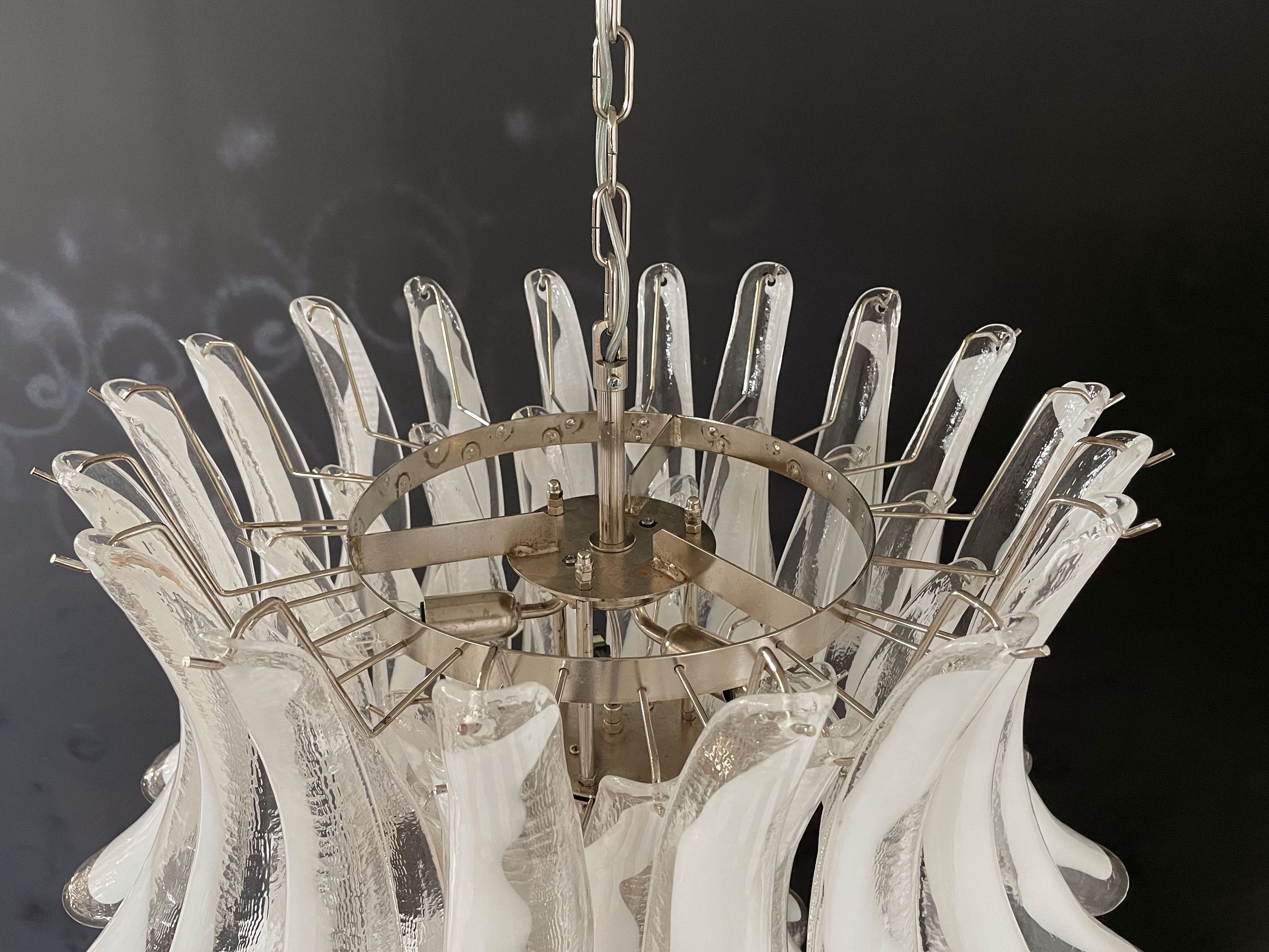 Murano Lysekrone – 52 Klare Hvit Konglebladglass – detalj 4 – Murano Classics