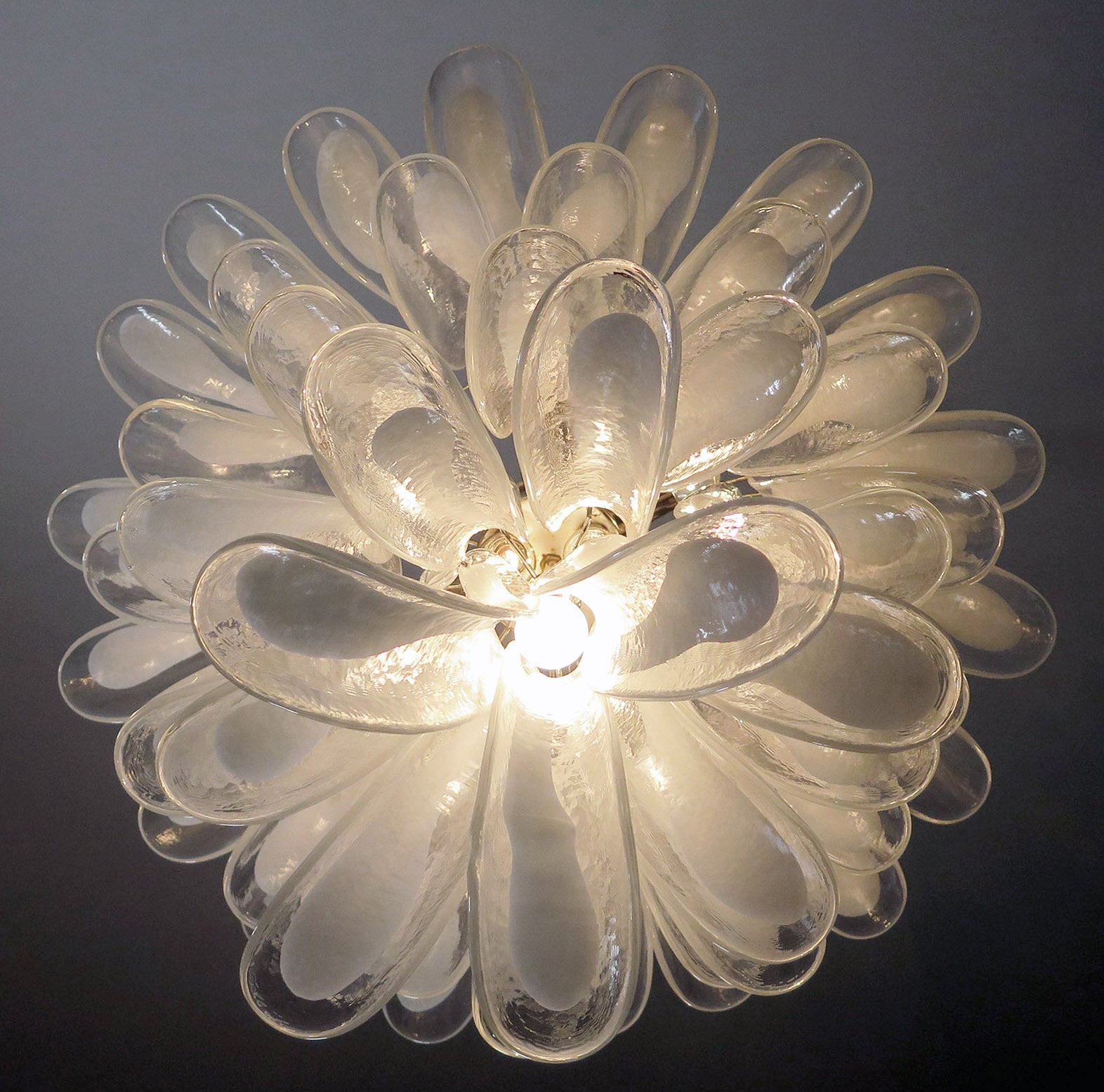 Murano Lysekrone – 52 Klare Hvit Konglebladglass – detalj 10 – Murano Classics