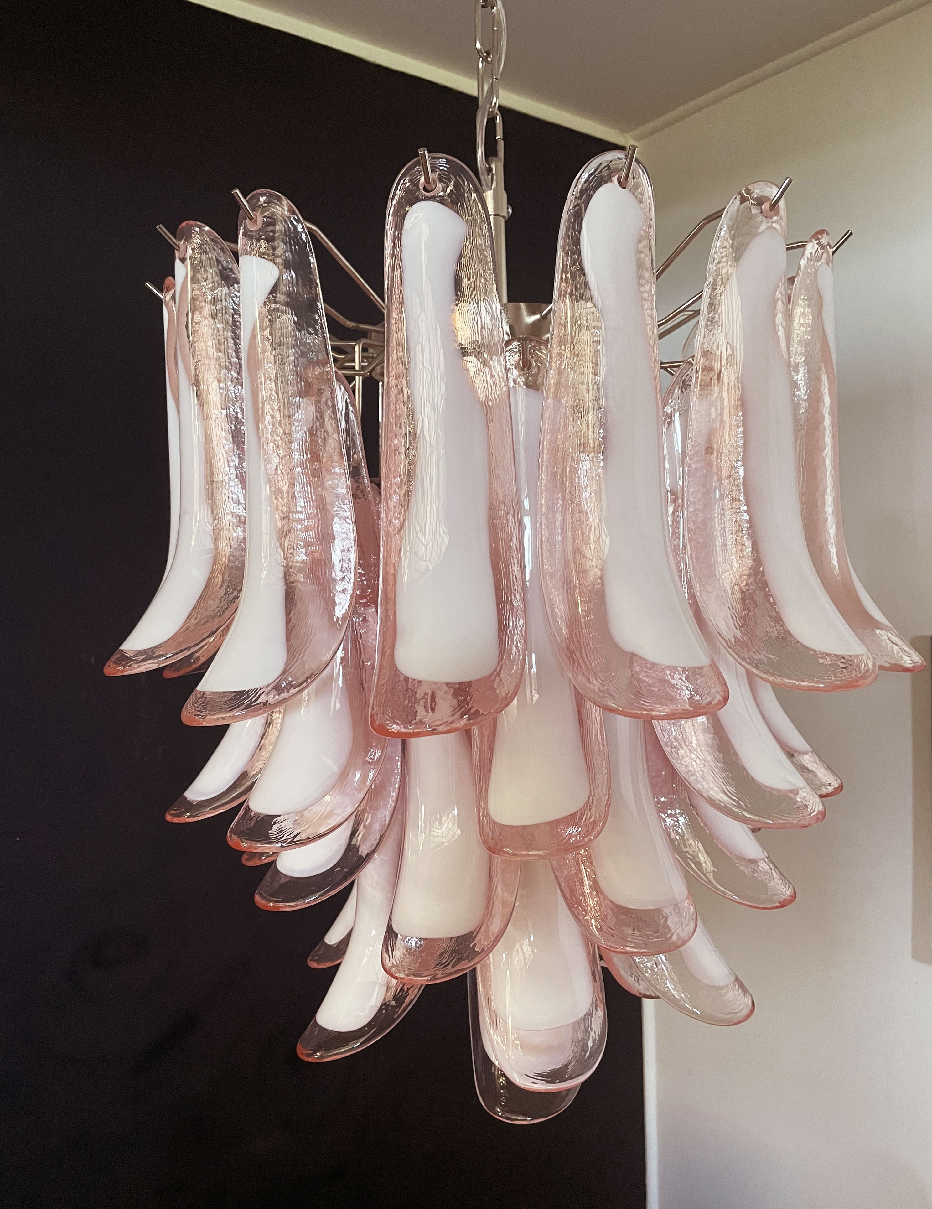 Murano Lysekrone – 41 Rosa Konglebladglass – detalj 2 – Murano Classics