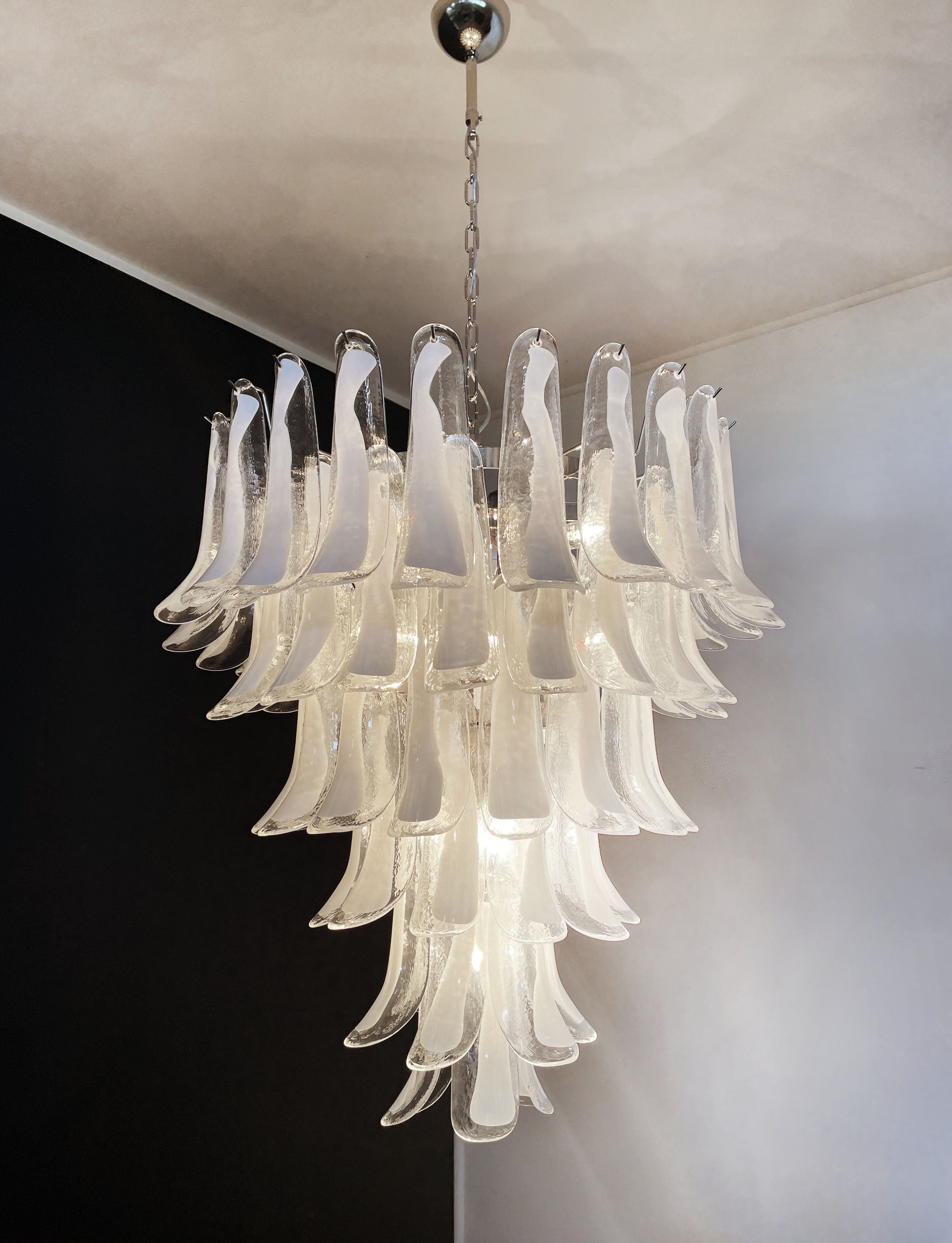 Murano Lysekrone – 75 Hvite Konglebladglass – detalj 7 – Murano Classics