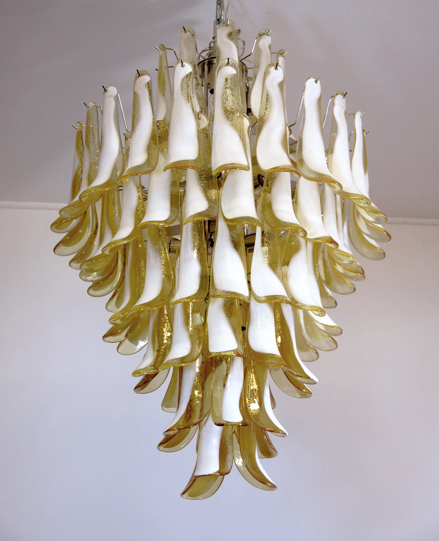 Murano Lysekrone – 85 Karamelfargede Konglebladglass – detalj 2 – Murano Classics