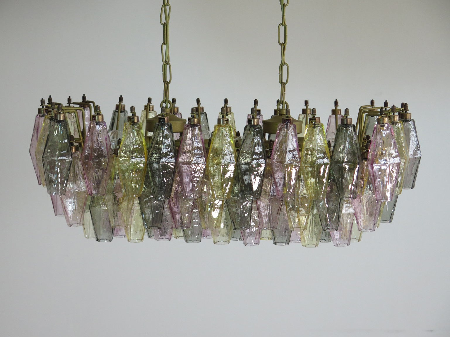 Murano Lysekrone – 84 Multifargede Poliedriglass – Murano Classics