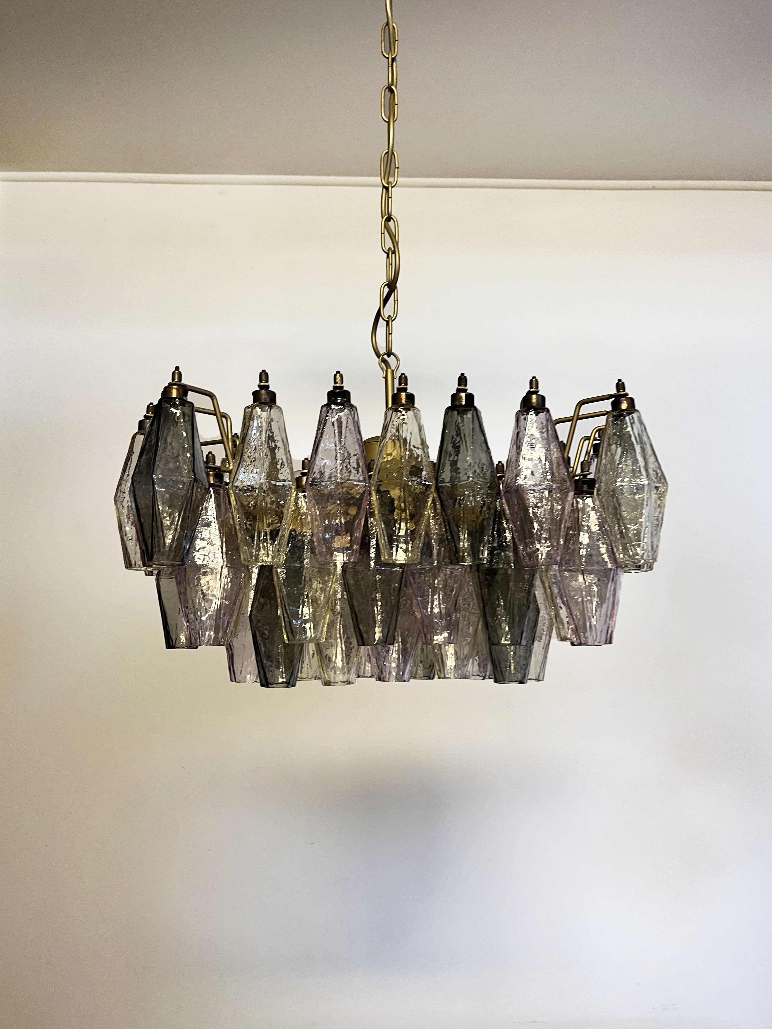 Murano Lysekrone – 56 Multifargede Poliedriglass – Murano Classics