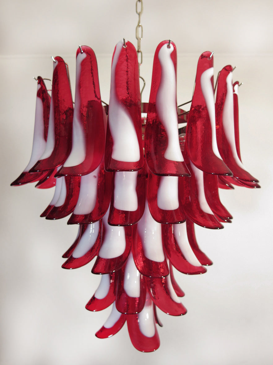 Murano Lysekrone – 52 Røde Konglebladglass – detalj 2 – Murano Classics