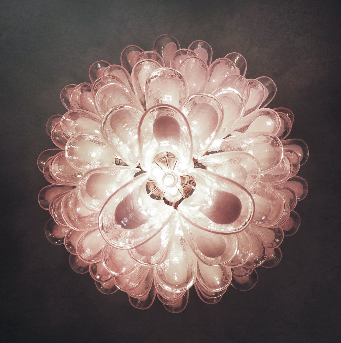 Murano Lysekrone – 75 Rosa Konglebladglass – detalj 7 – Murano Classics