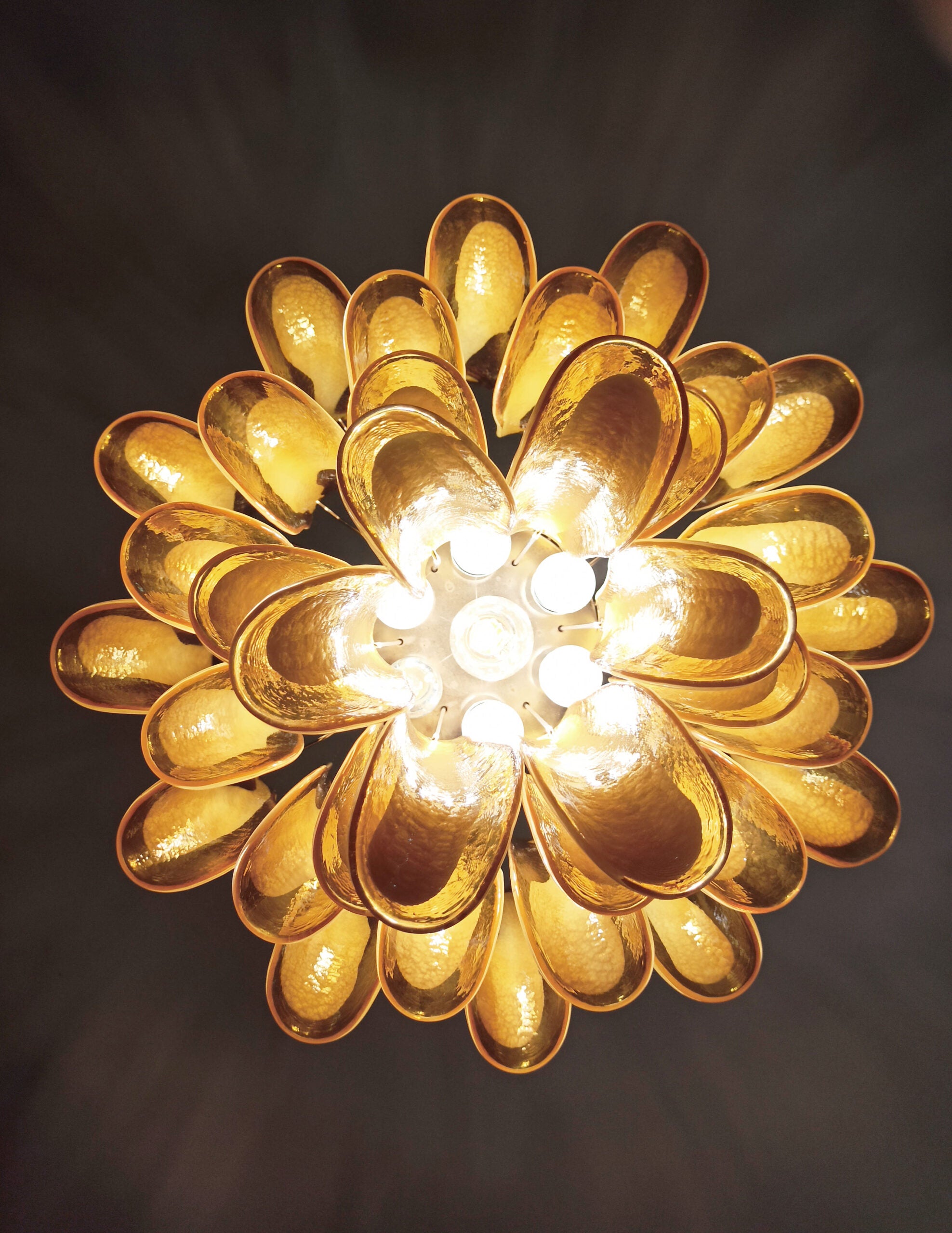 Murano Lysekrone – 36 Gule Konglebladglass – detalj 1 – Murano Classics