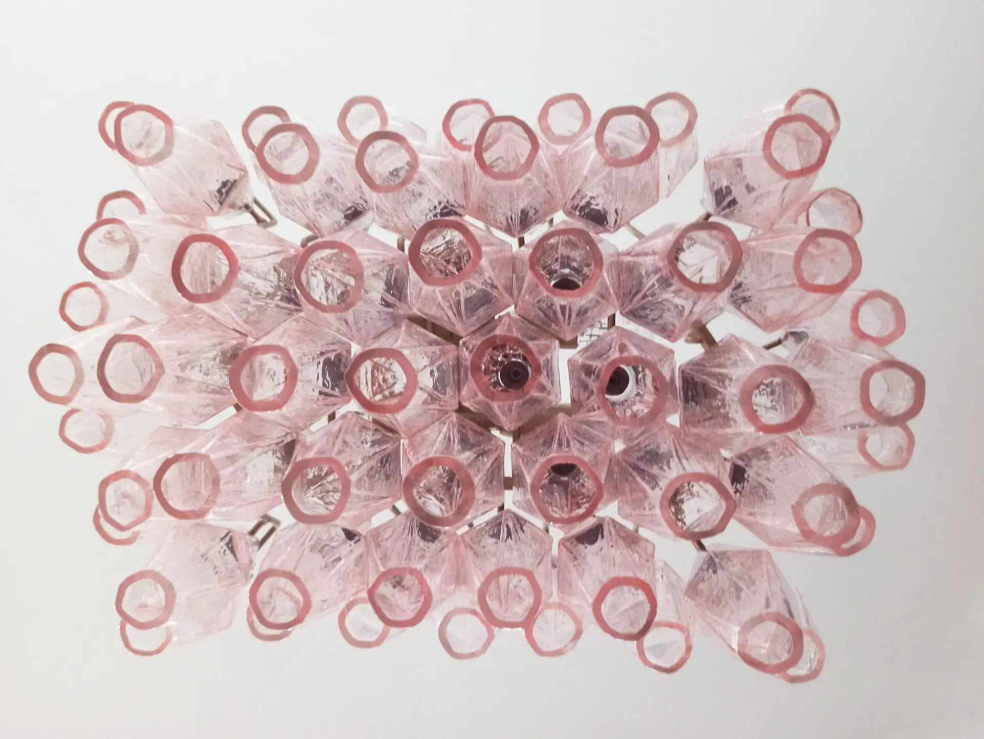 Murano Lysekrone – 56 Rosa Poliedriglass – detalj 1 – Murano Classics