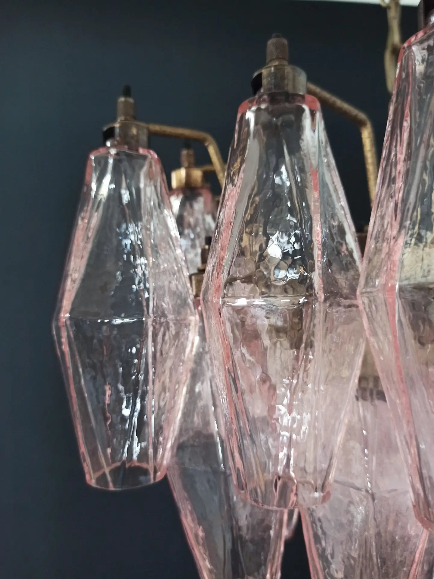 Murano Lysekrone – 56 Rosa Poliedriglass – detalj 7 – Murano Classics