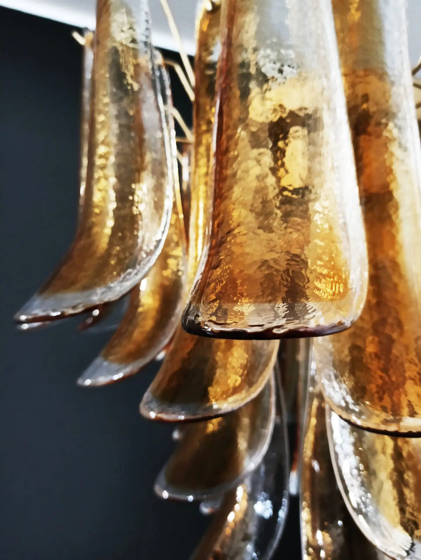 Murano Lysekrone – 36 Klare og Gule Konglebladglass – detalj 3 – Murano Classics