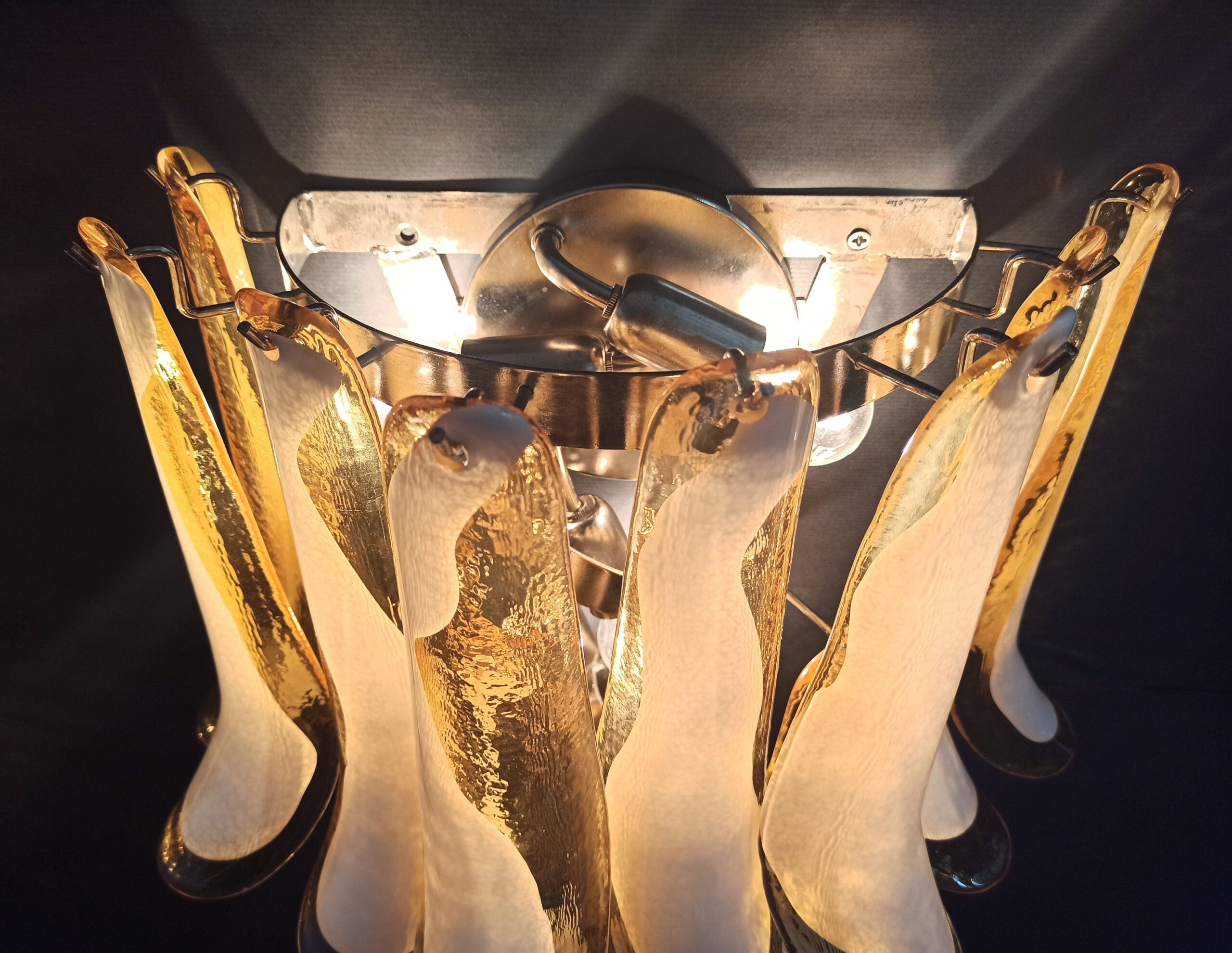 Murano Vegglampe – 16 Karamelfargede Konglebladglass – 2 stk – detalj 6 – Murano Classics