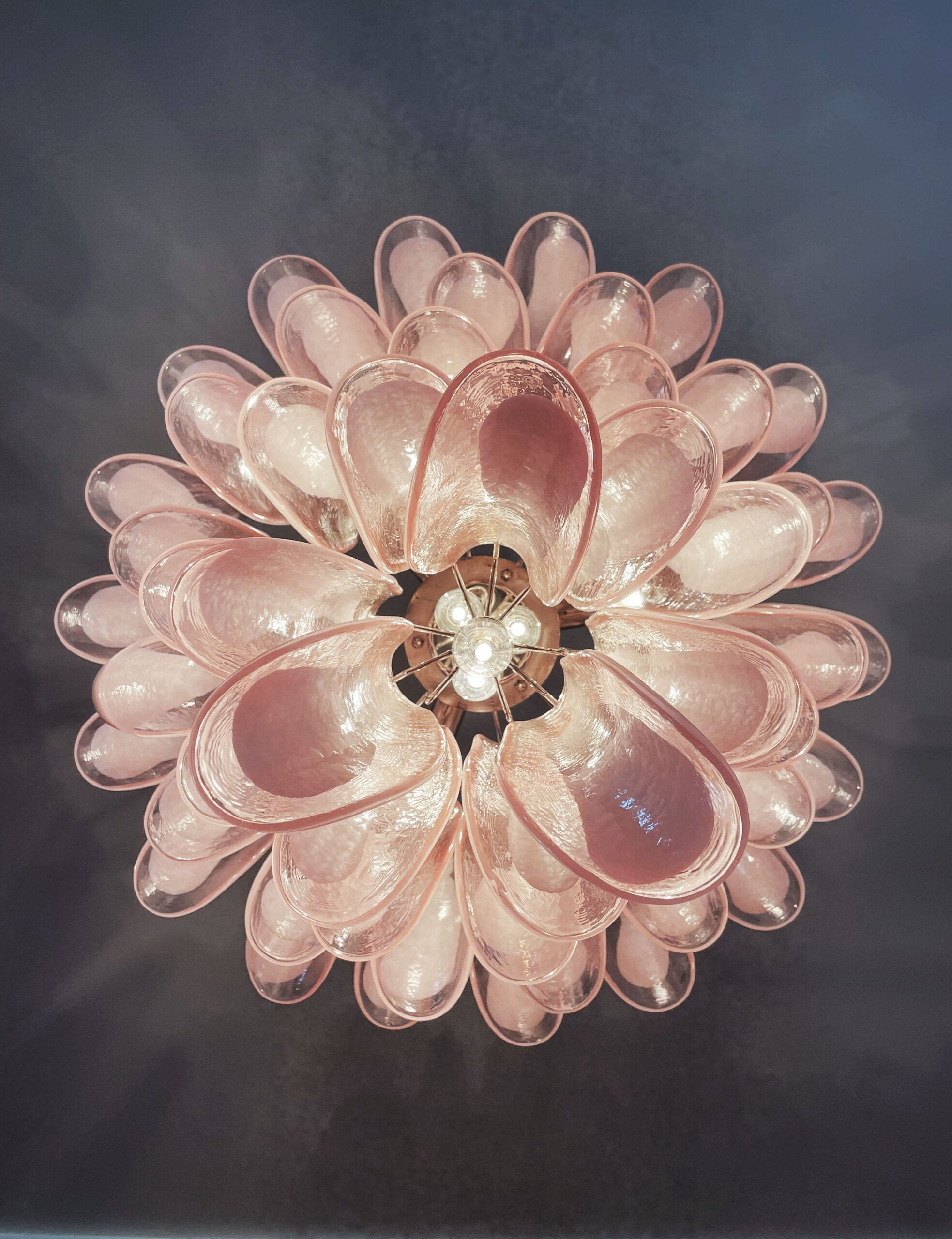 Murano Lysekrone – 52 Rosa Konglebladglass – detalj 7 – Murano Classics