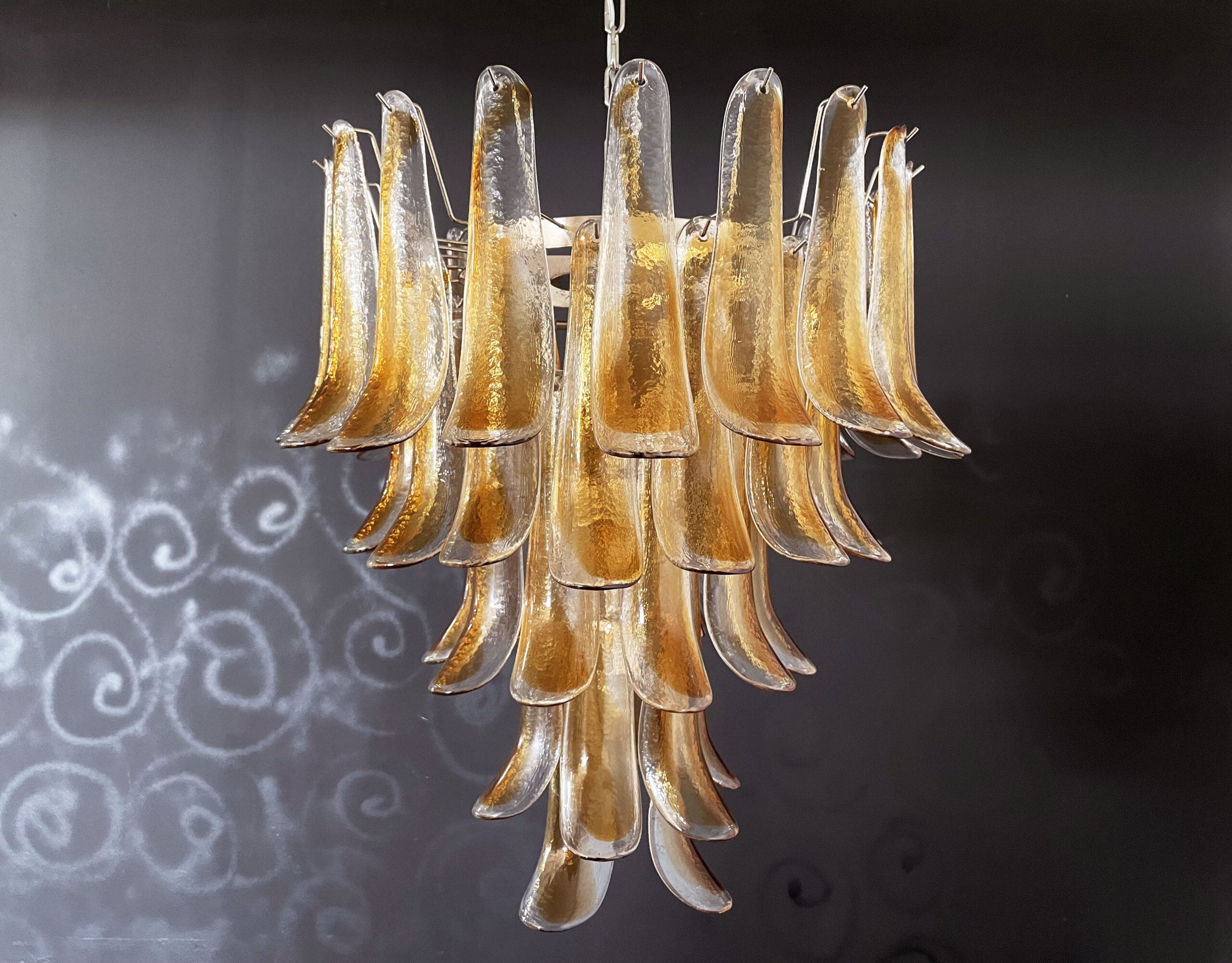 Murano Lysekrone – 52 Gule Konglebladglass – Murano Classics