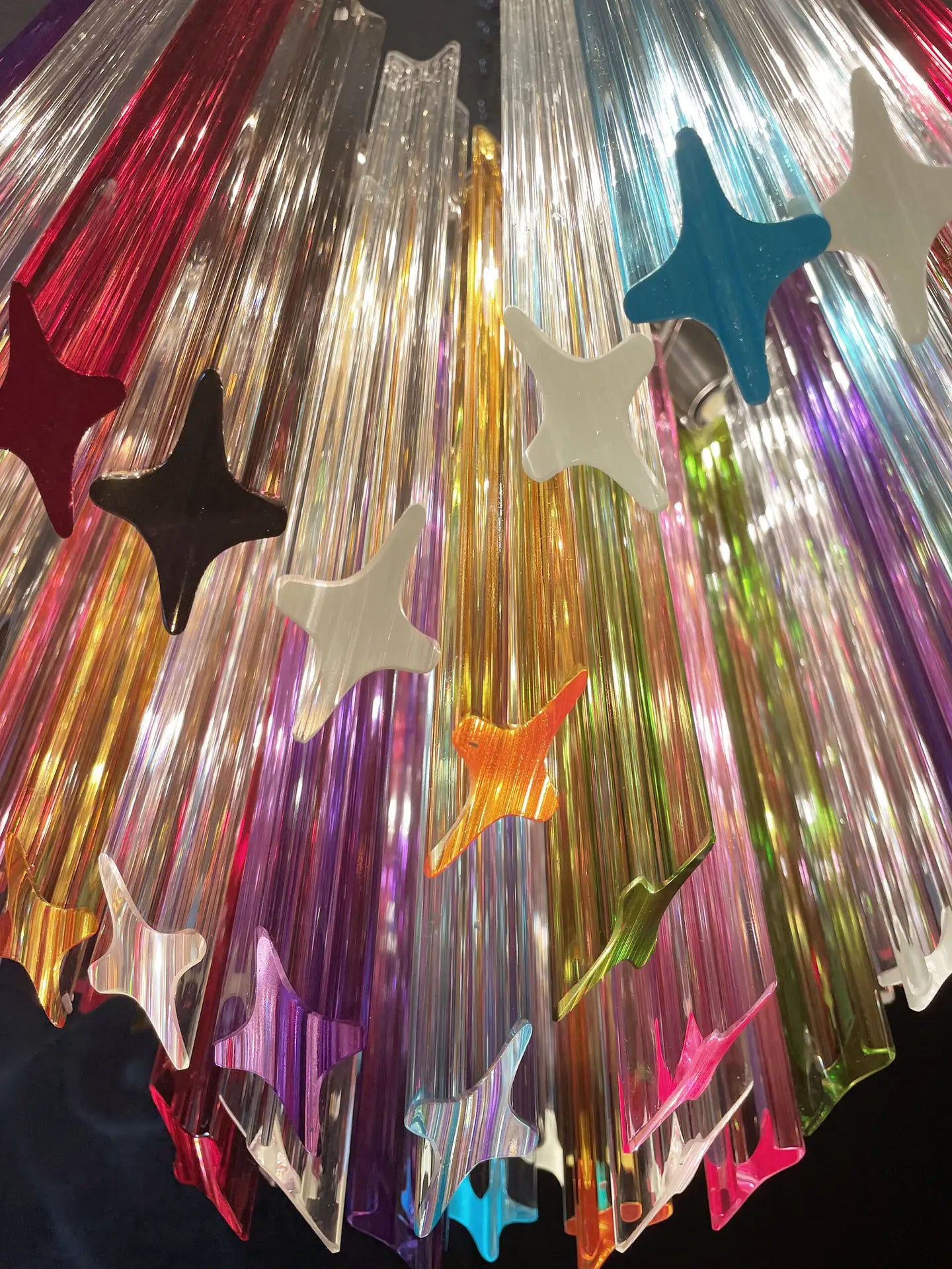 Murano Lysekrone – 60 Multifargede Prismeglass – detalj 9 – Murano Classics