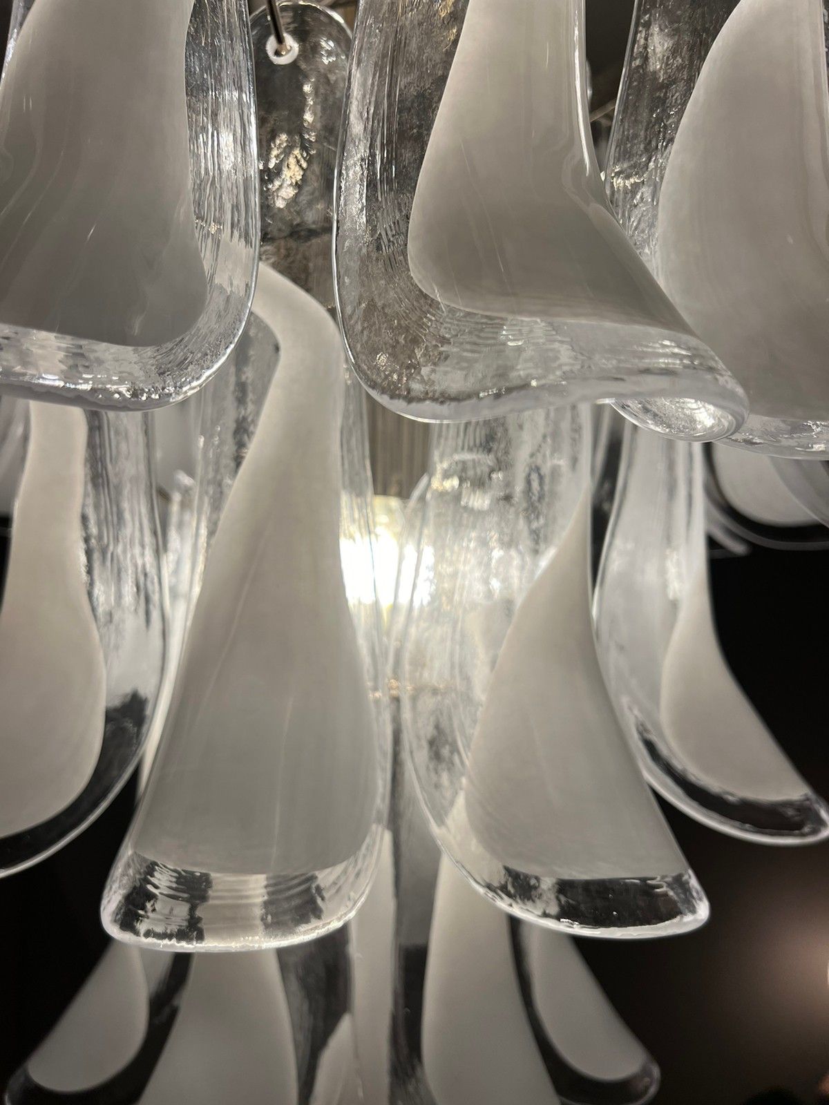 Murano Lysekrone | 52 Hvite Konglebladglass