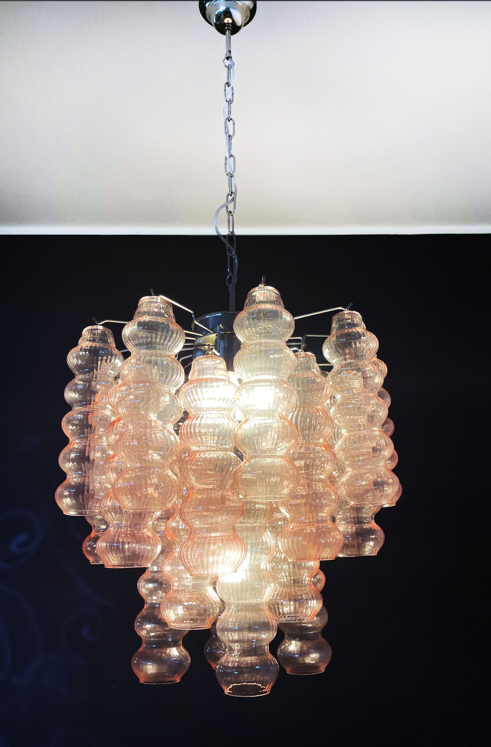 Murano Lysekrone – 26 Rosa Glassrør – detalj 2 – Murano Classics