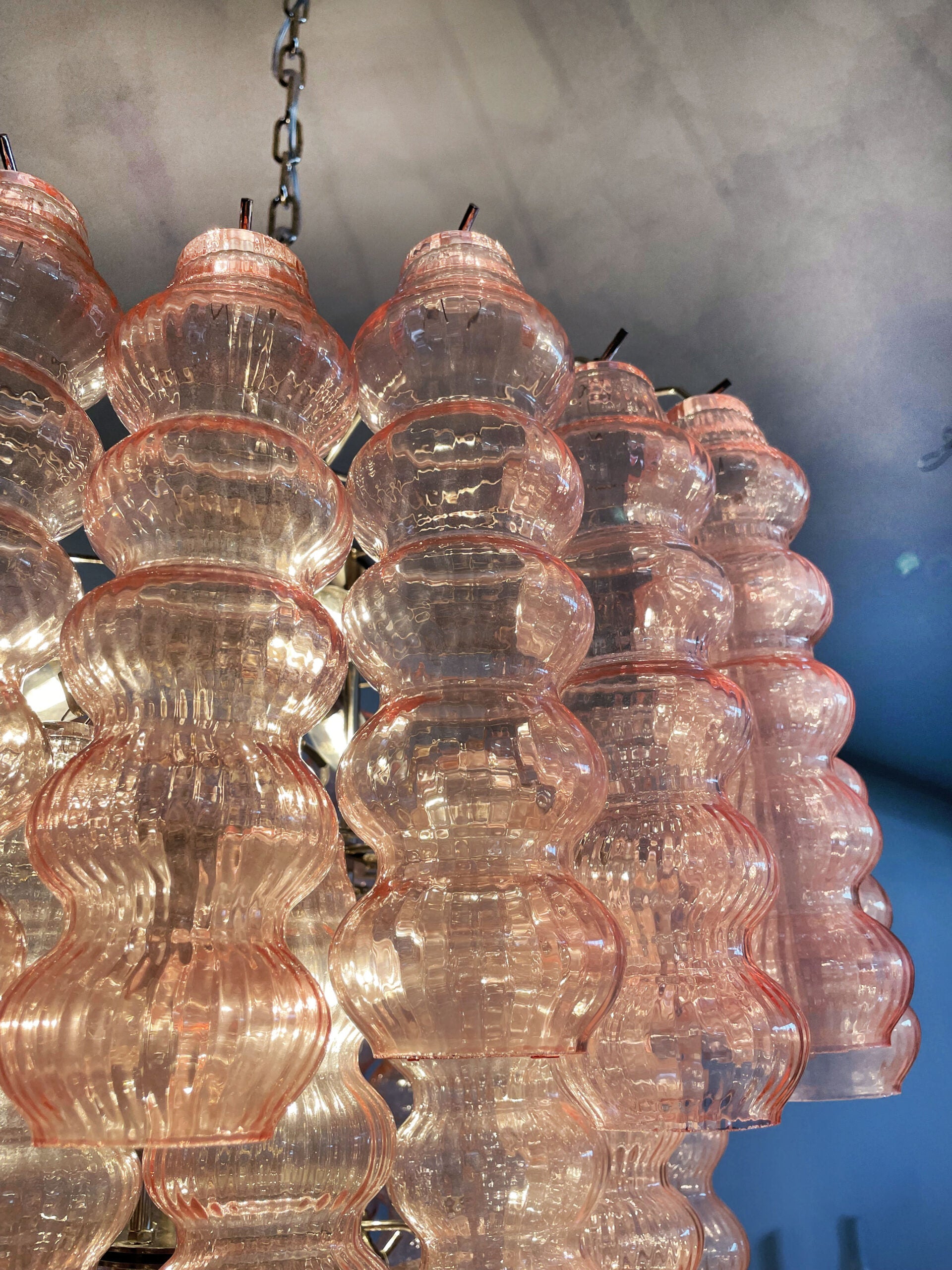 Murano Lysekrone – 48 Rosa Glassrør – detalj 3 – Murano Classics