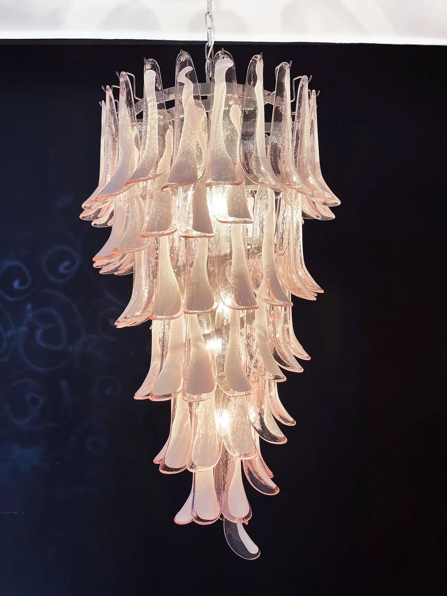 Murano Lysekrone – 83 Rosa Konglebladglass – detalj 4 – Murano Classics