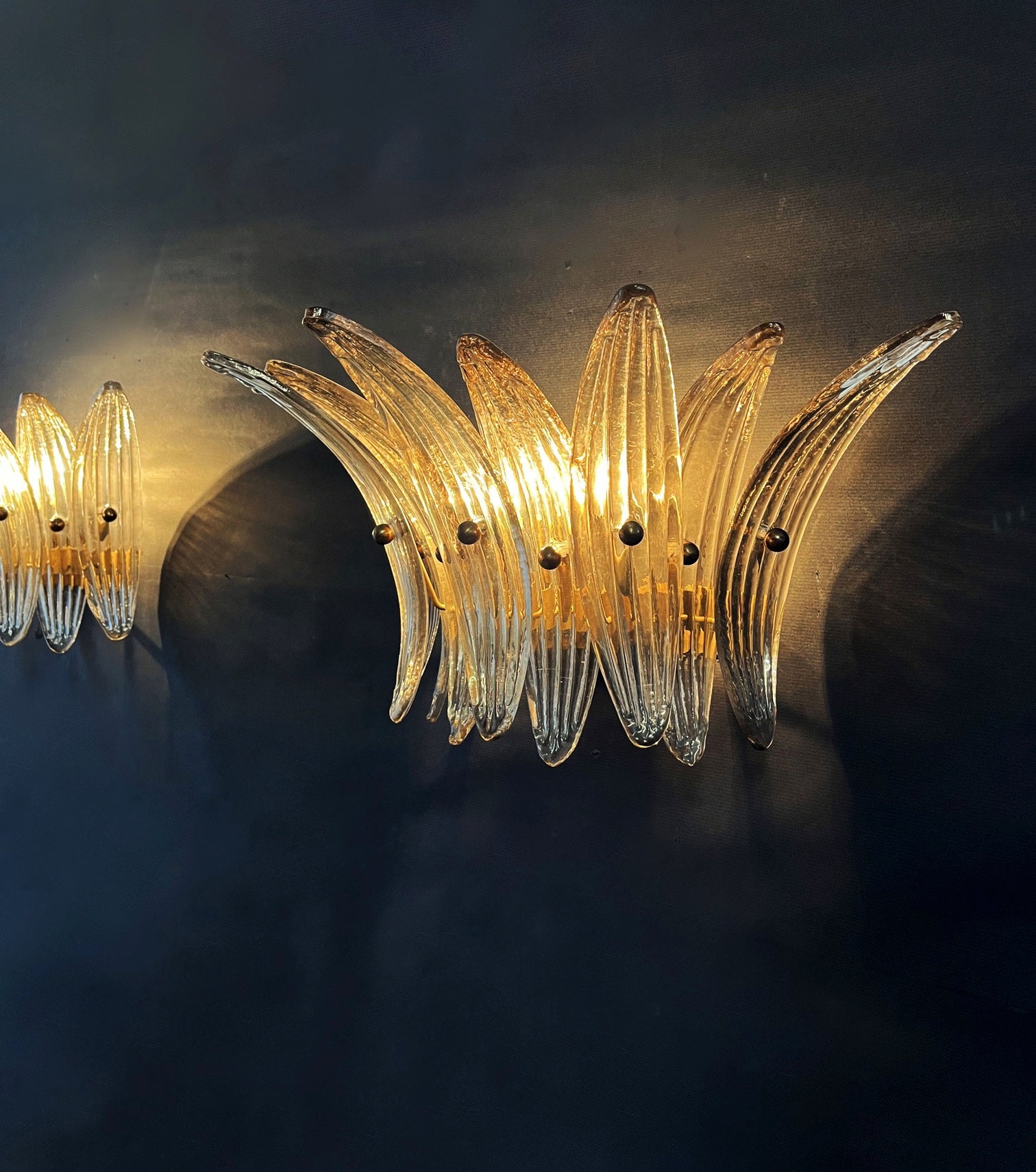 Murano Vegglampe – 9 Røykfargede Palmeglass – 2 stk – detalj 3 – Murano Classics