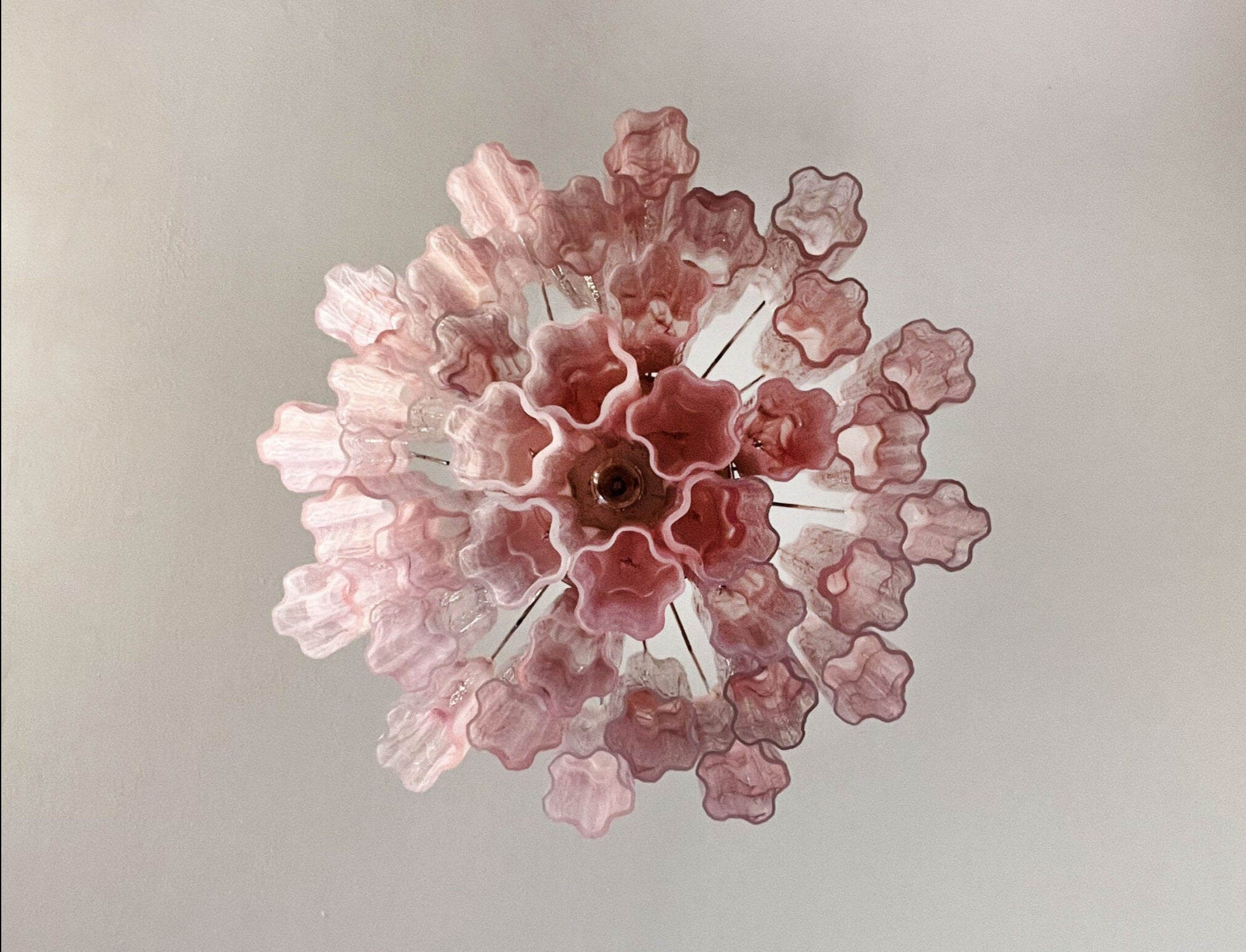 Murano Lysekrone – 36 Rosa Alabaster Glassrør – detalj 1 – Murano Classics