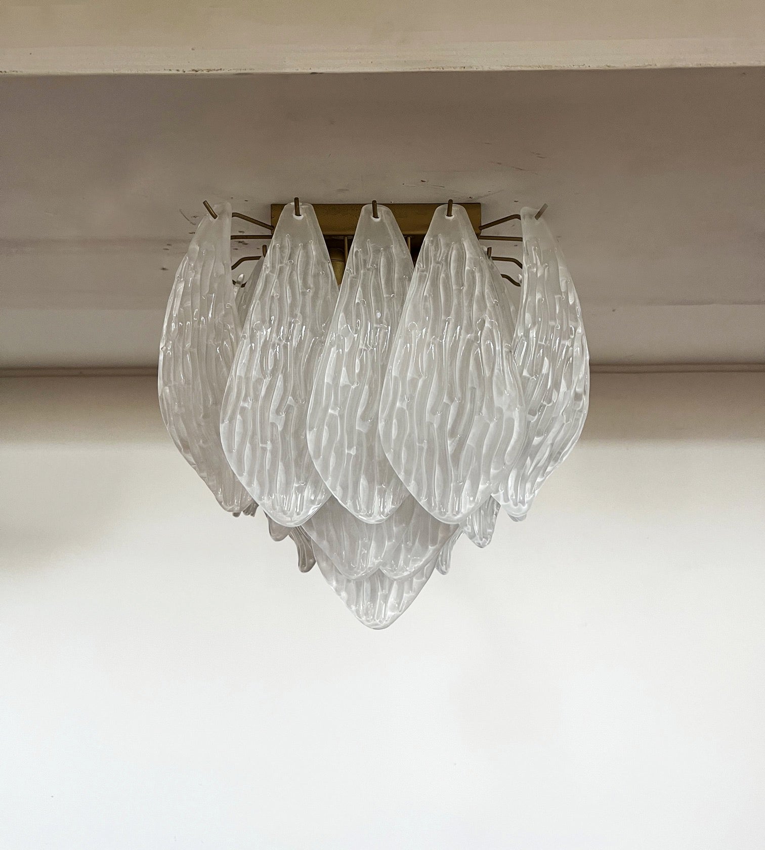 Murano Lysekrone – 32 Gule Konglebladglass – Murano Classics